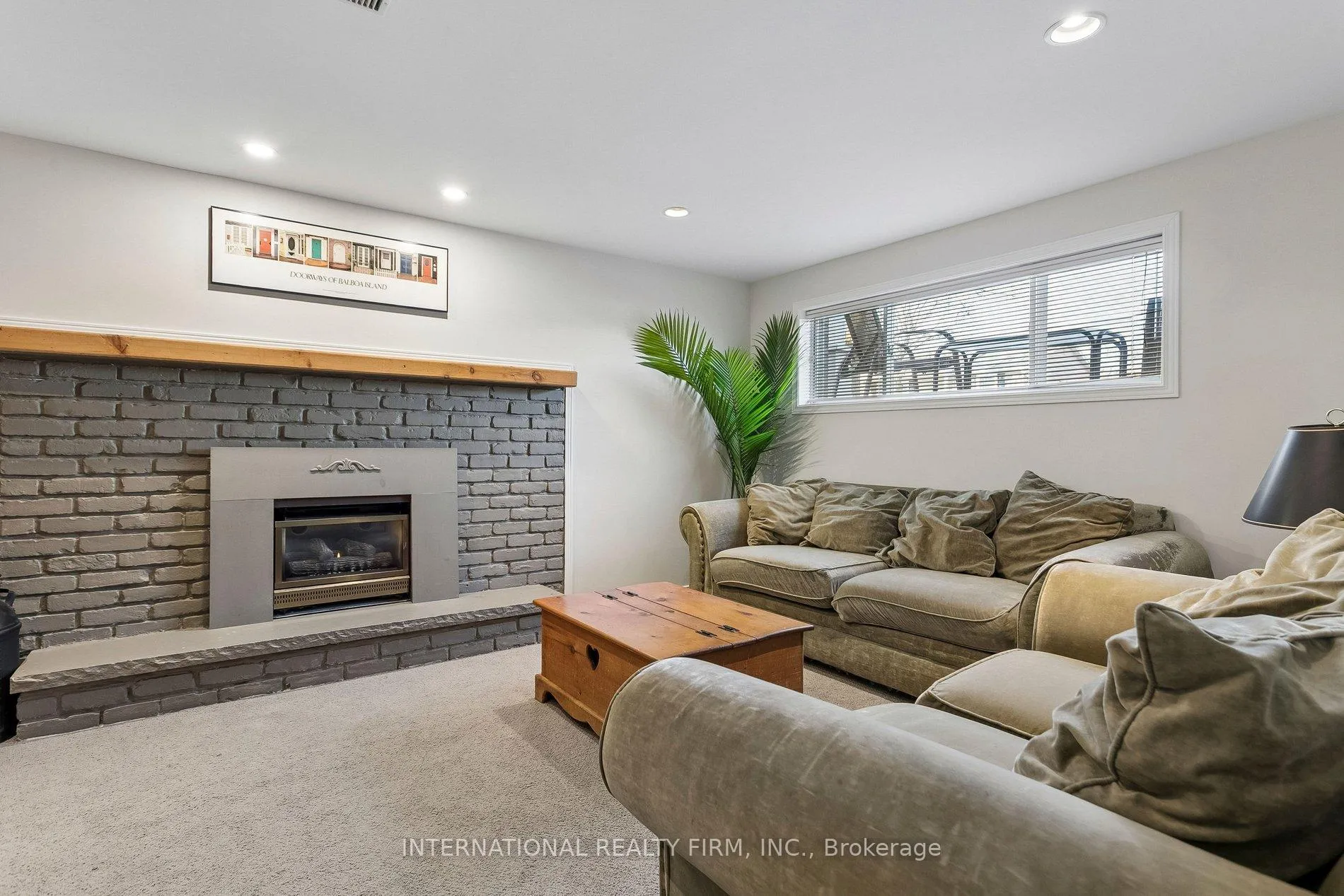 Photo 20 of 1326 Roxborough Crescent, Burlington, Palmer — HOMEH