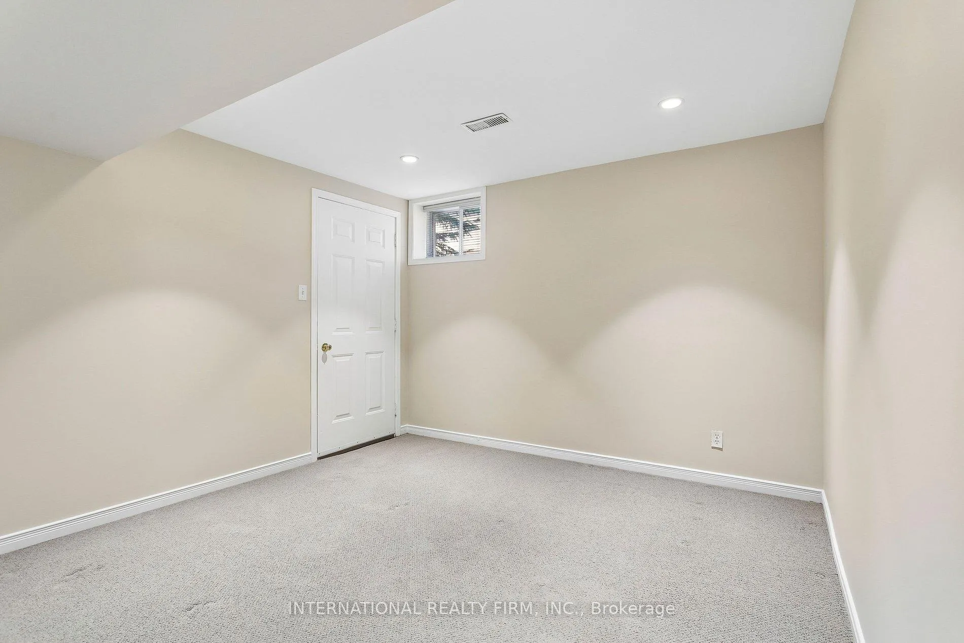 Photo 25 of 1326 Roxborough Crescent, Burlington, Palmer — HOMEH