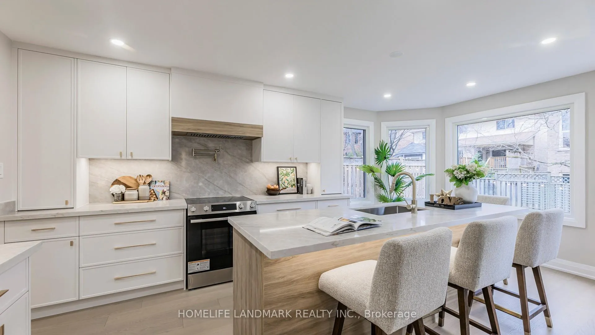 Photo 6 of 93 Gilbank Drive, Aurora, Aurora Heights — HOMEH