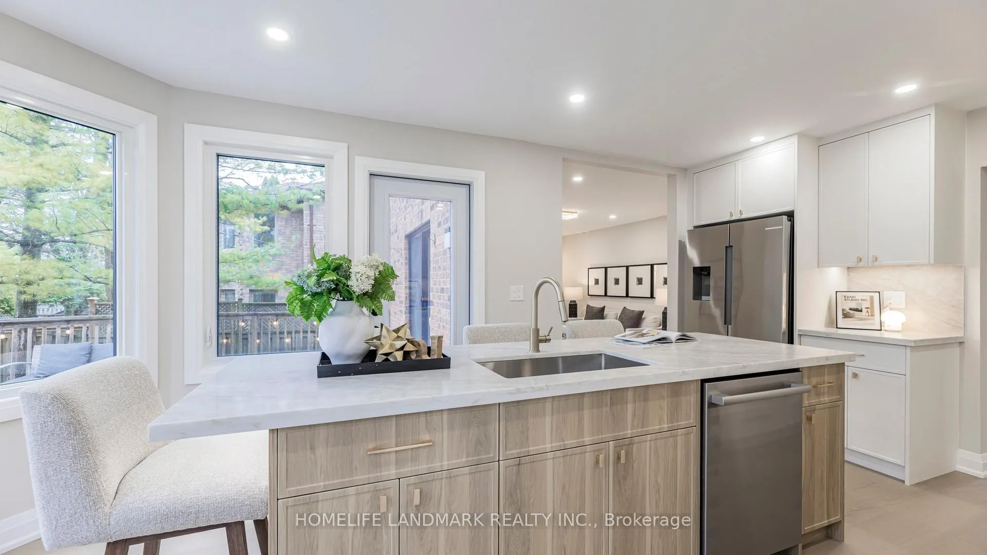 Photo 7 of 93 Gilbank Drive, Aurora, Aurora Heights — HOMEH