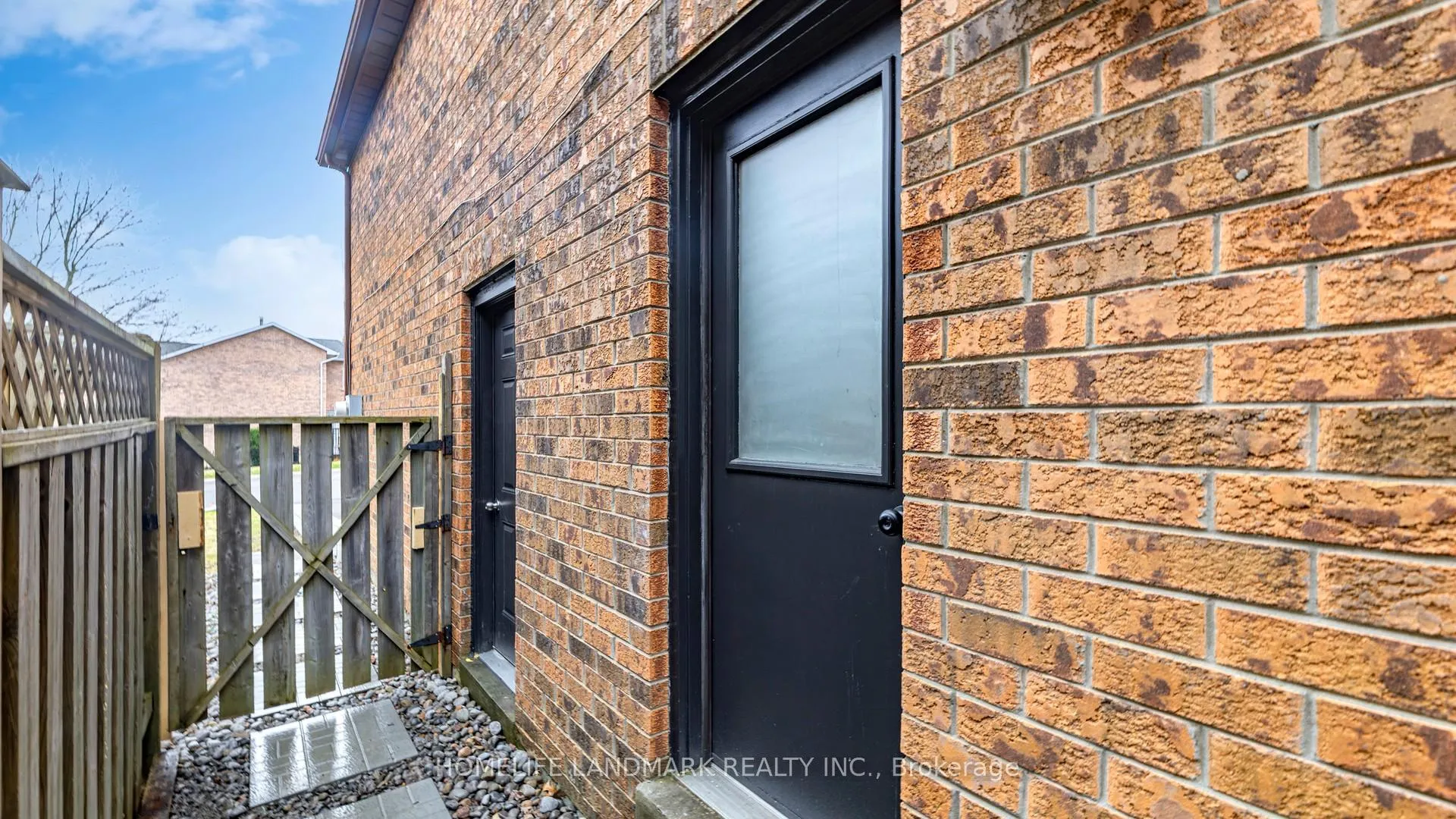 Photo 25 of 93 Gilbank Drive, Aurora, Aurora Heights — HOMEH