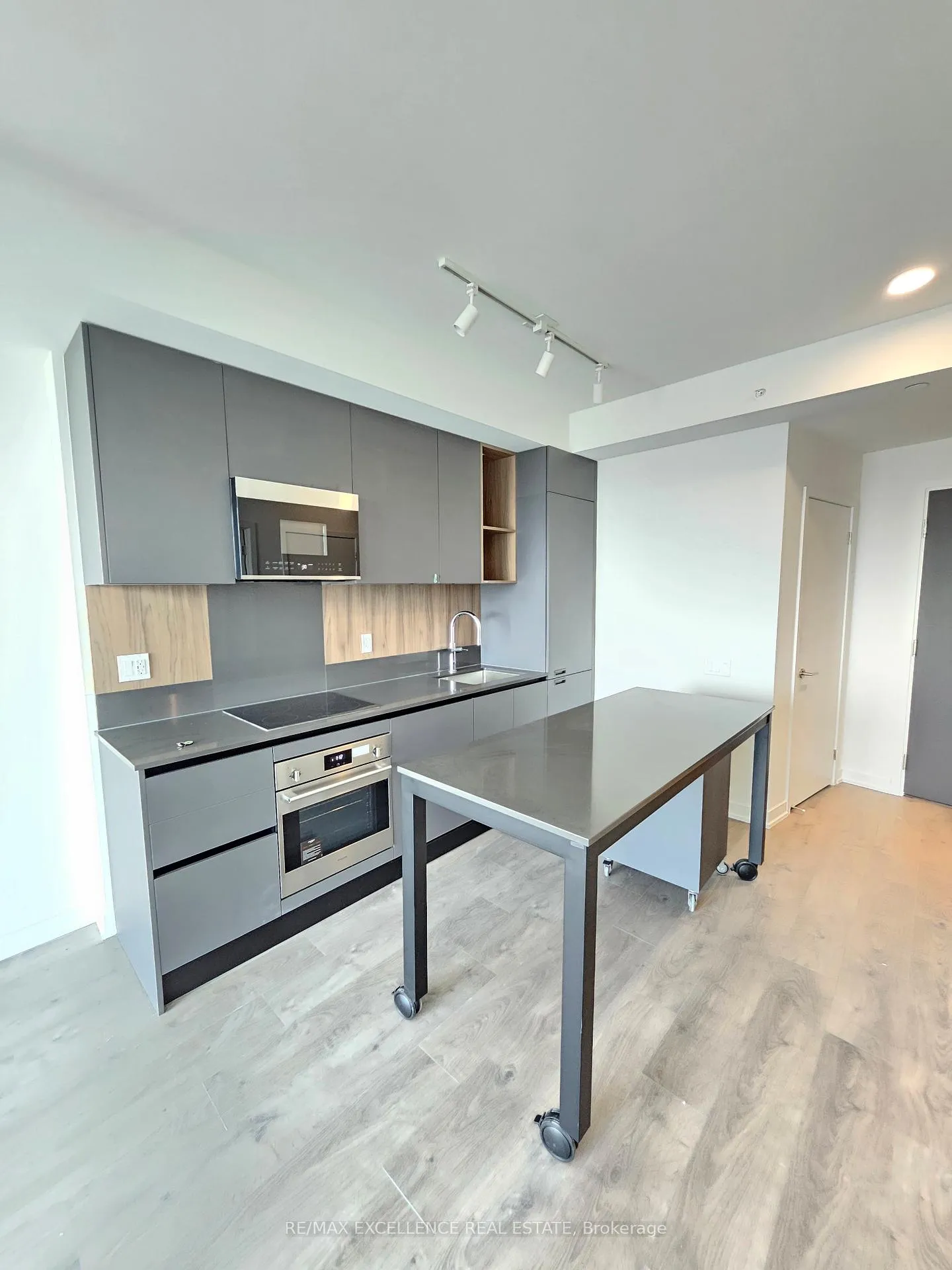 Photo 11 of Unit 2803, 39 Mary Street, Barrie, City Centre — HOMEH