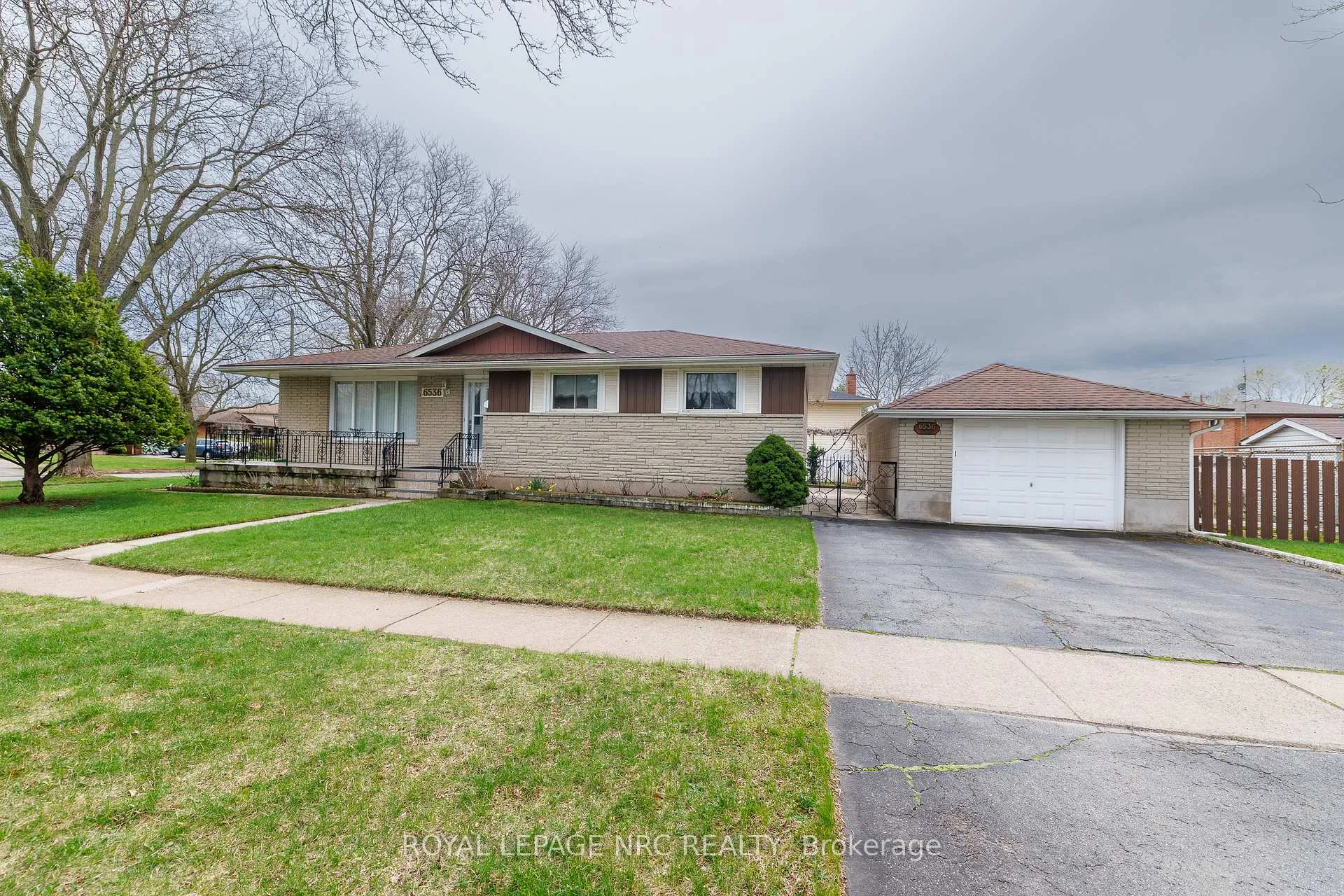 Photo 2 of 6536 Cropp Street, Niagara Falls, Morrison — HOMEH