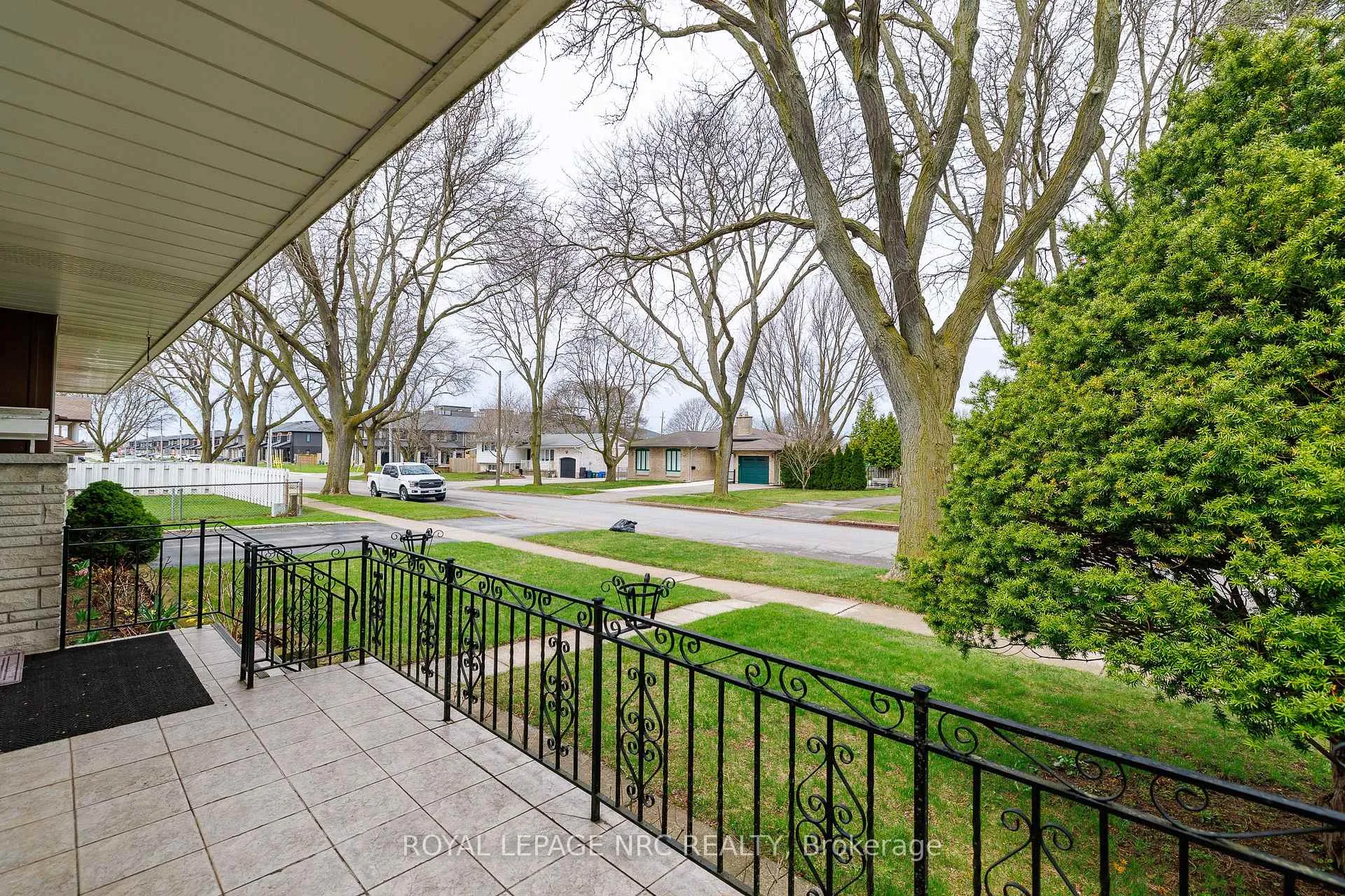 Photo 3 of 6536 Cropp Street, Niagara Falls, Morrison — HOMEH