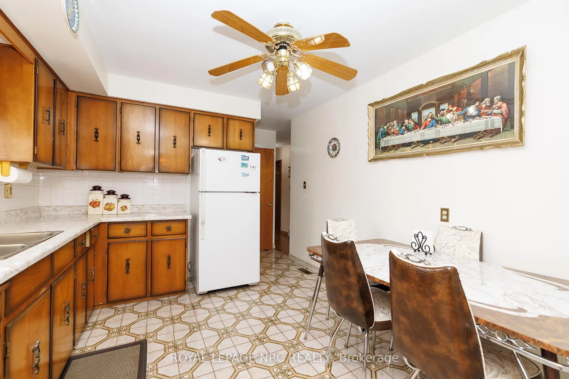 Photo 9 of 6536 Cropp Street, Niagara Falls, Morrison — HOMEH