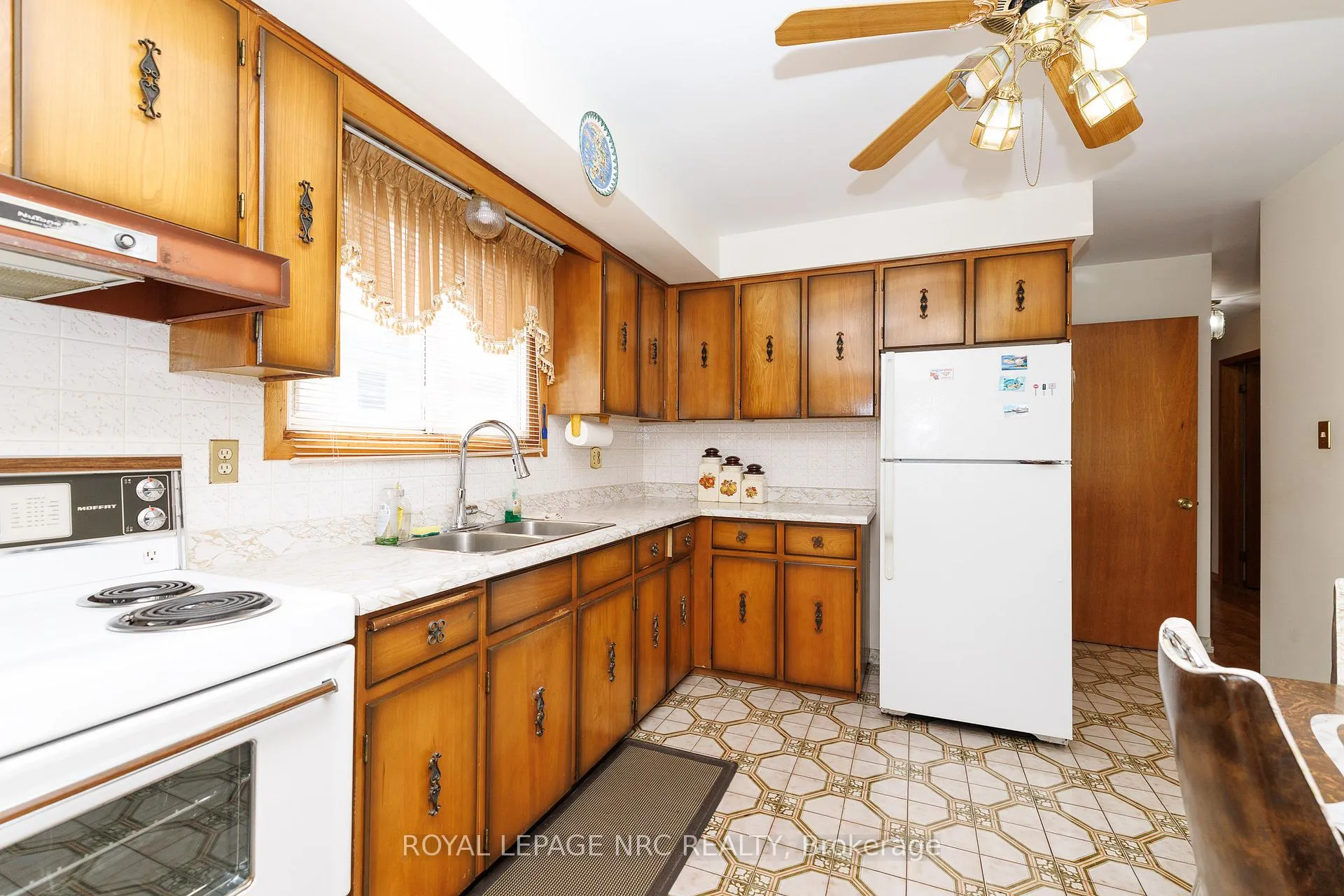 Photo 10 of 6536 Cropp Street, Niagara Falls, Morrison — HOMEH