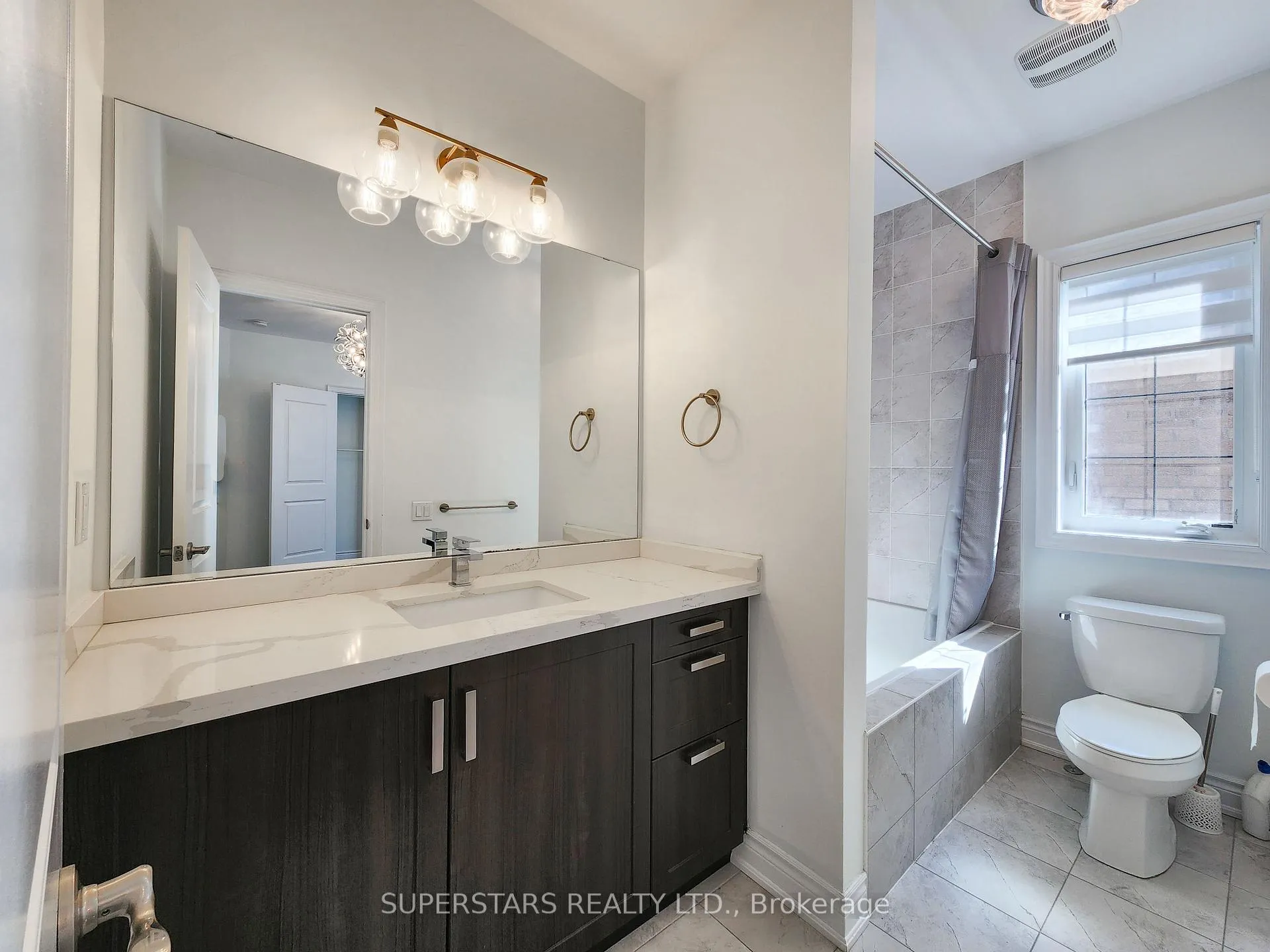 Photo 23 of 47 Hurst Avenue, Vaughan, Patterson — HOMEH