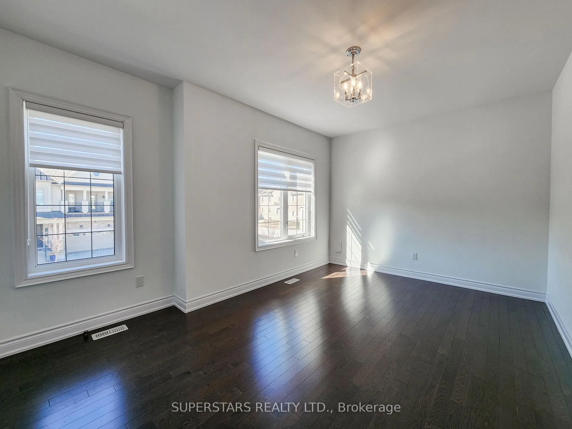 Photo 24 of 47 Hurst Avenue, Vaughan, Patterson — HOMEH