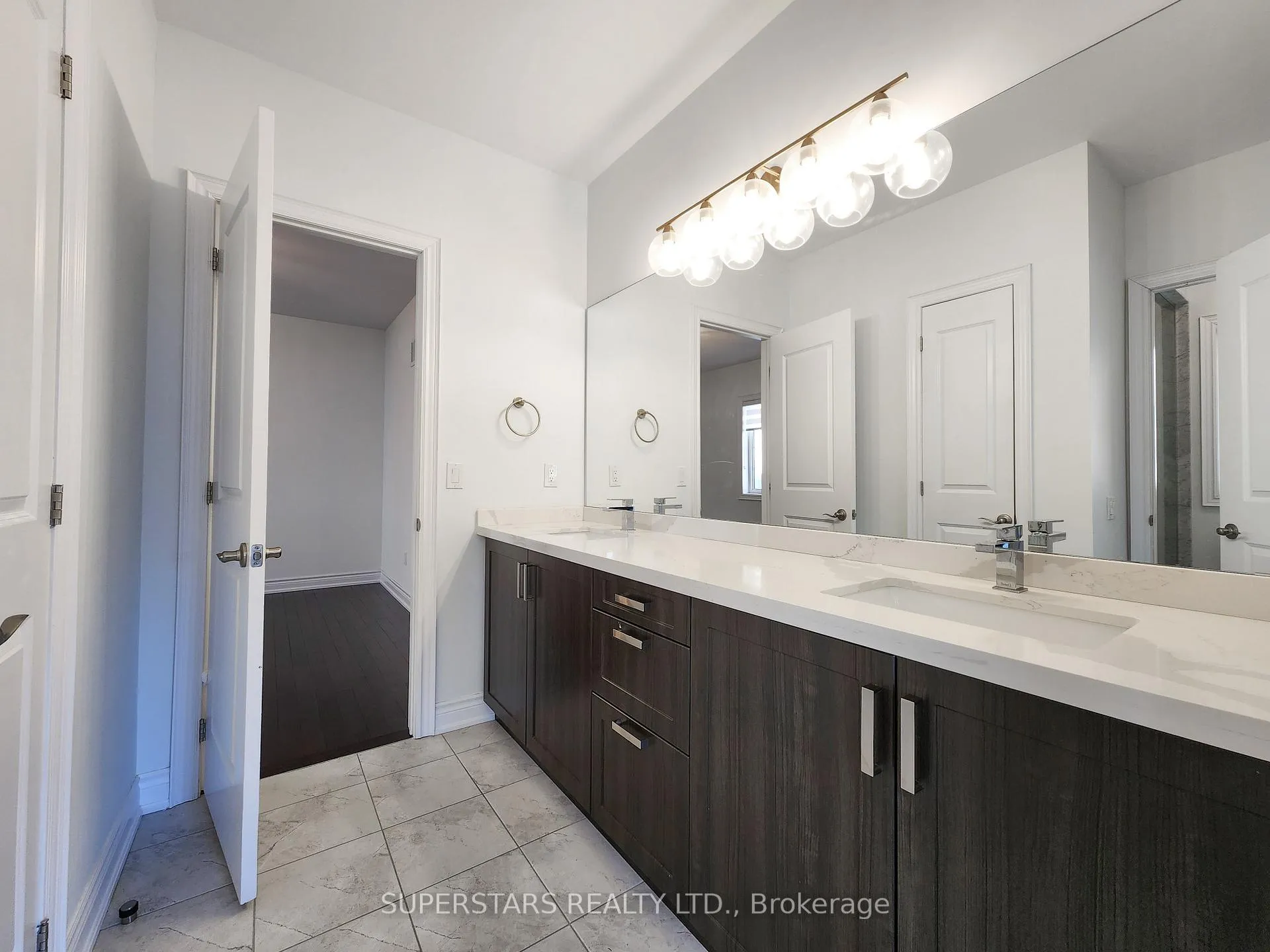 Photo 28 of 47 Hurst Avenue, Vaughan, Patterson — HOMEH