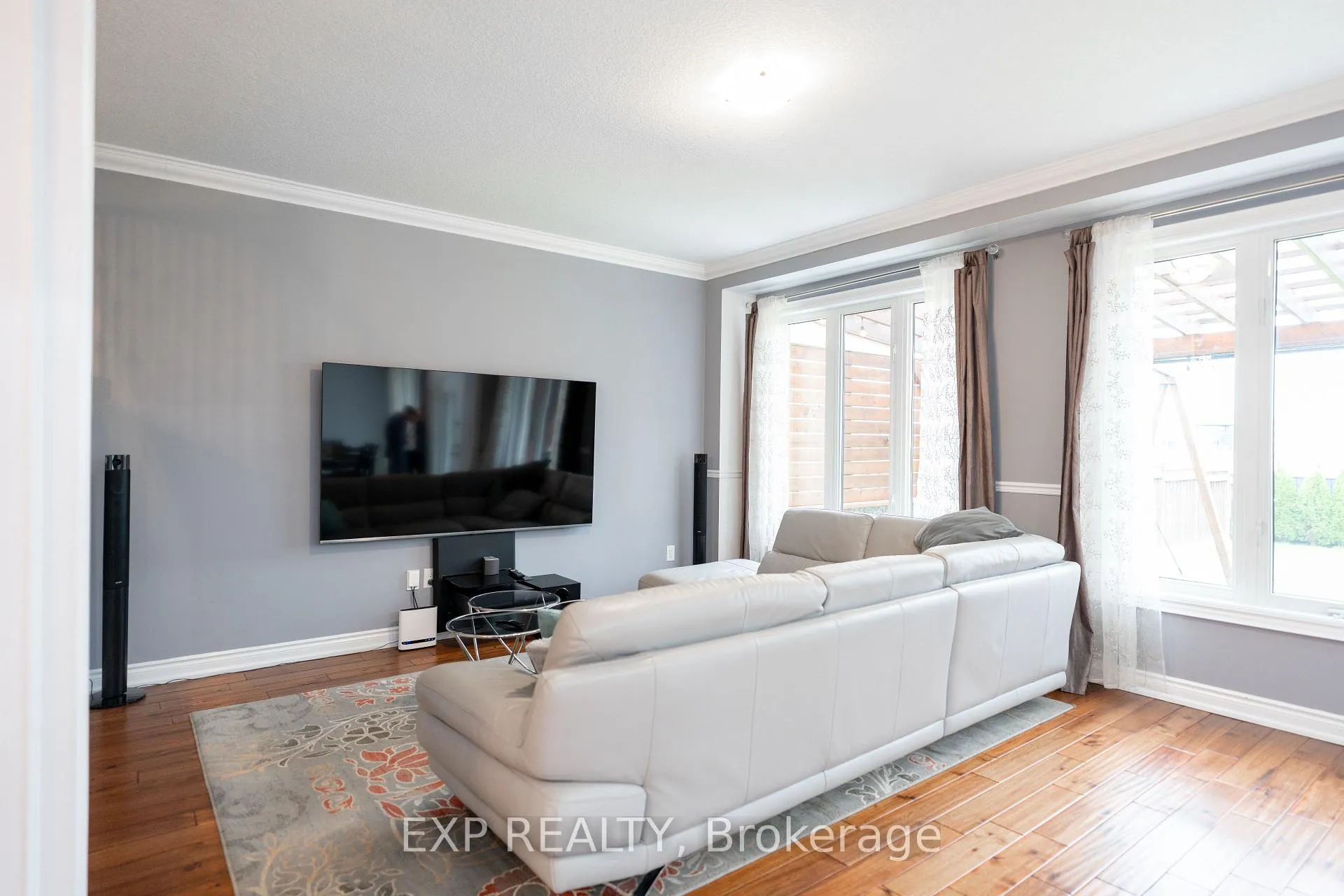 Photo 5 of 8375 Elderberry Drive S, Niagara Falls, Brown — HOMEH
