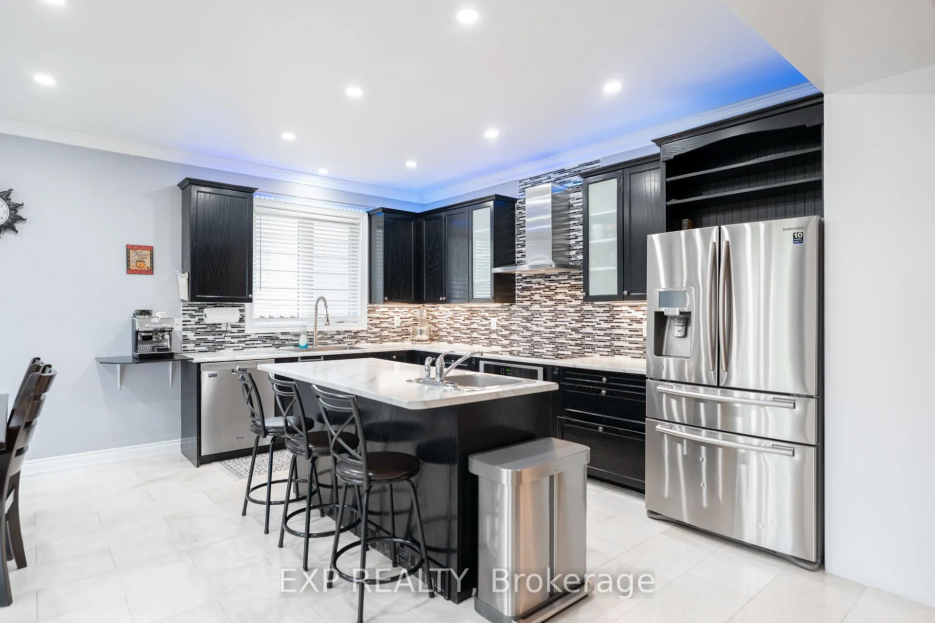 Photo 7 of 8375 Elderberry Drive S, Niagara Falls, Brown — HOMEH
