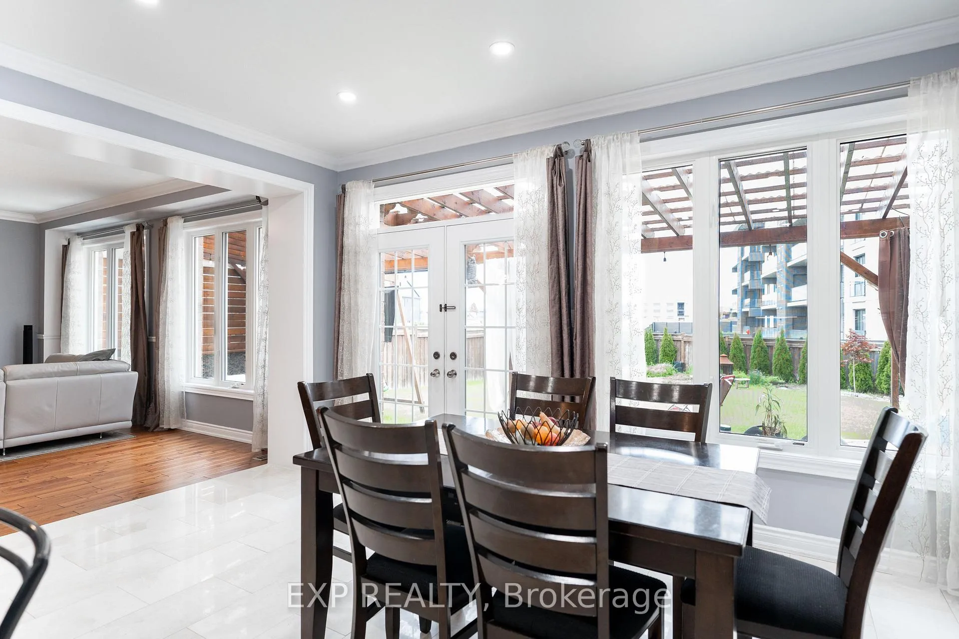Photo 9 of 8375 Elderberry Drive S, Niagara Falls, Brown — HOMEH