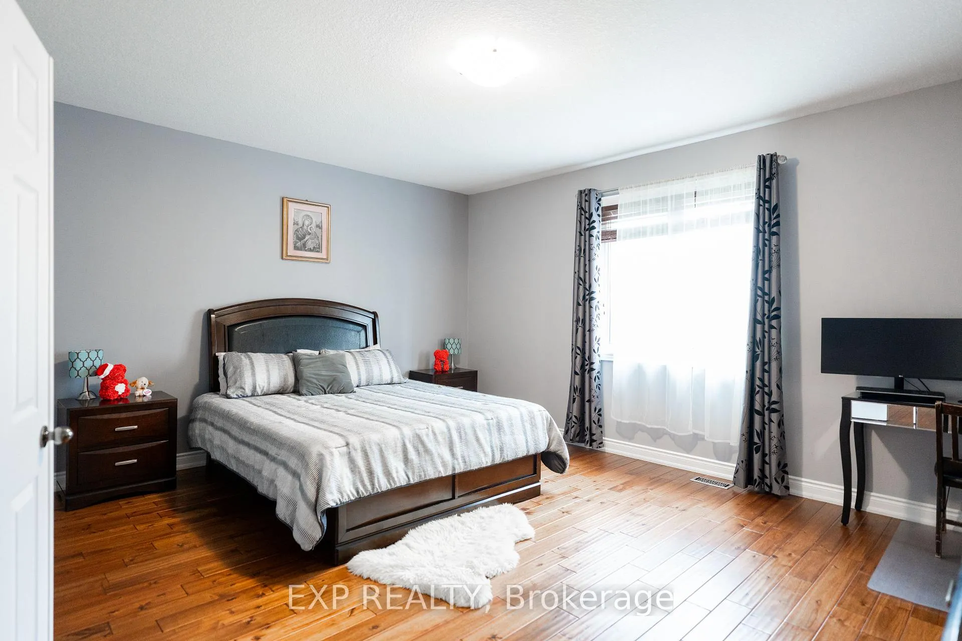 Photo 11 of 8375 Elderberry Drive S, Niagara Falls, Brown — HOMEH