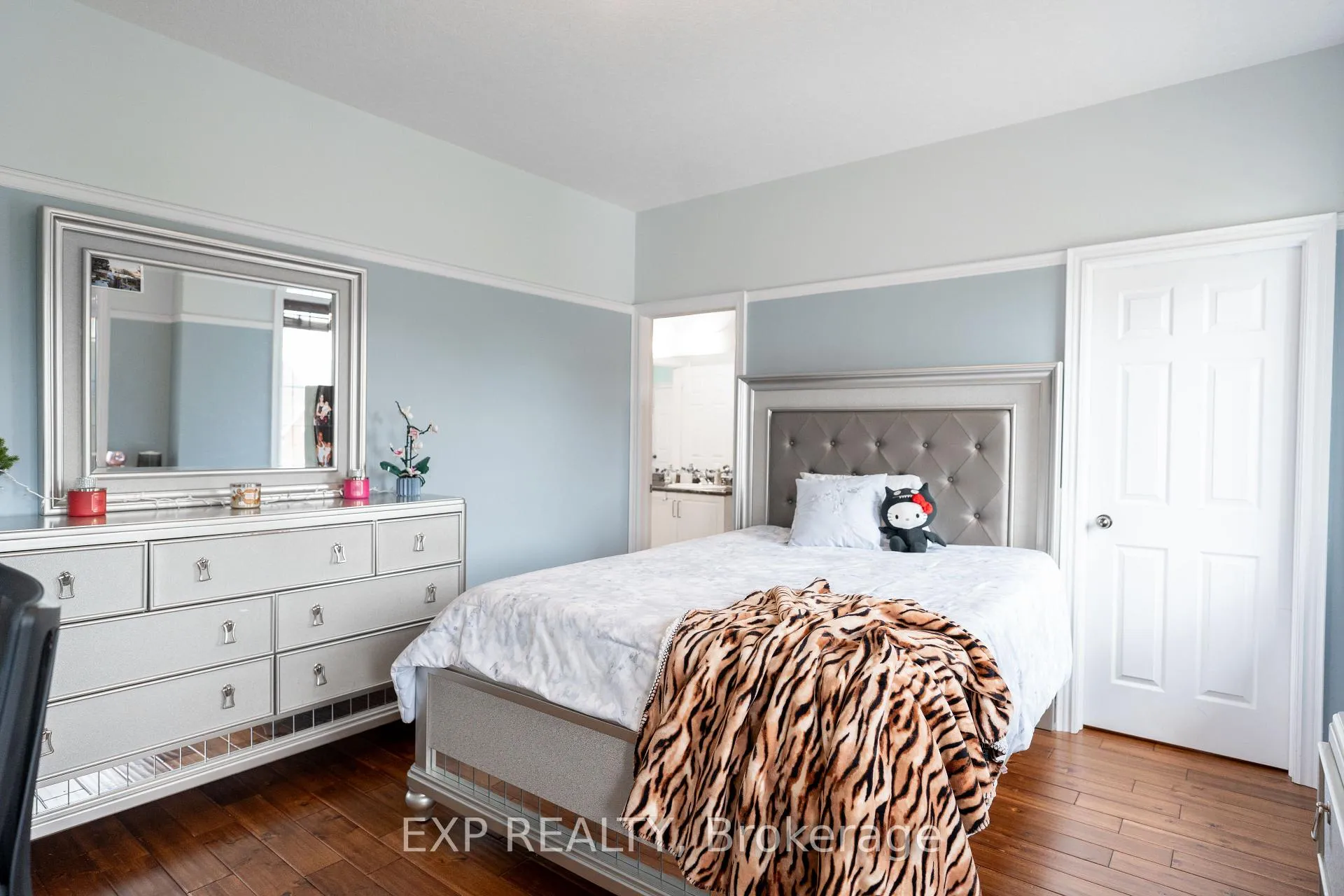 Photo 14 of 8375 Elderberry Drive S, Niagara Falls, Brown — HOMEH