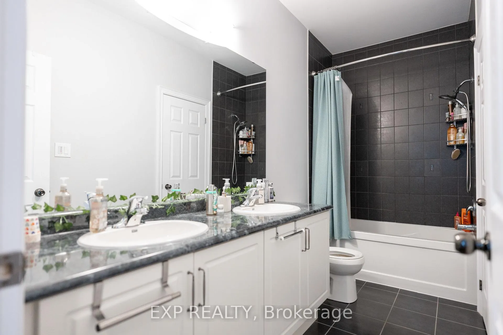 Photo 15 of 8375 Elderberry Drive S, Niagara Falls, Brown — HOMEH