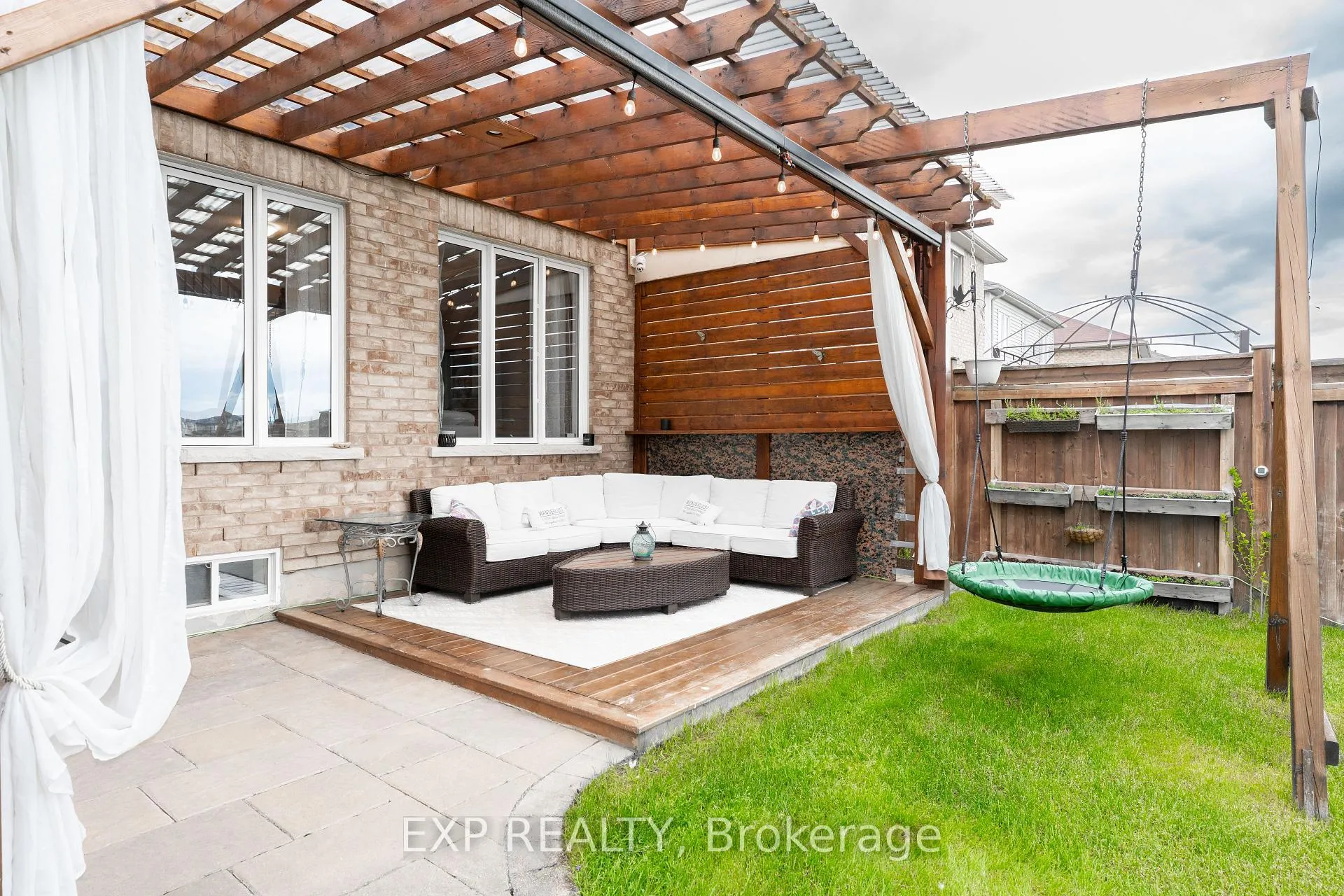 Photo 23 of 8375 Elderberry Drive S, Niagara Falls, Brown — HOMEH