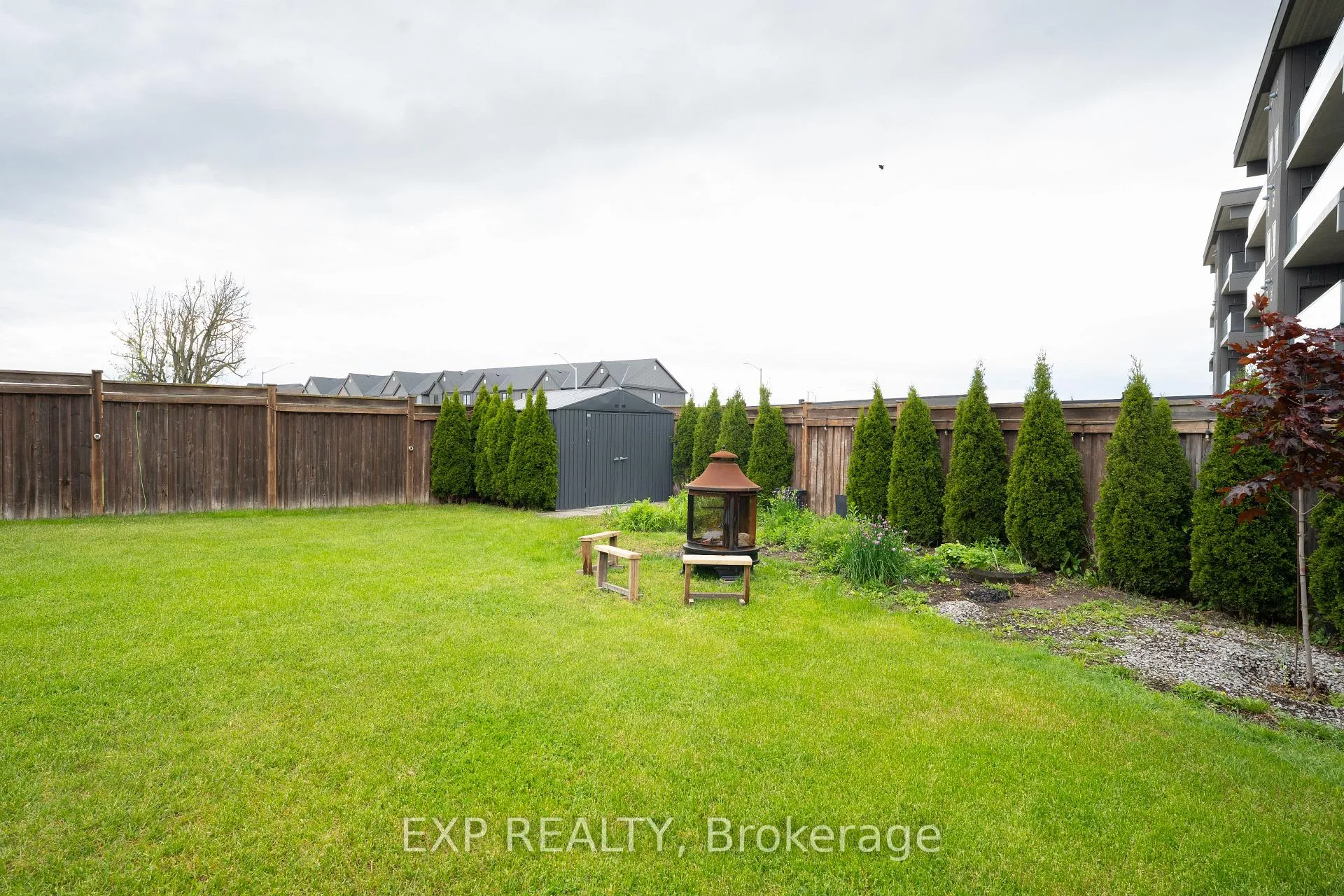 Photo 24 of 8375 Elderberry Drive S, Niagara Falls, Brown — HOMEH