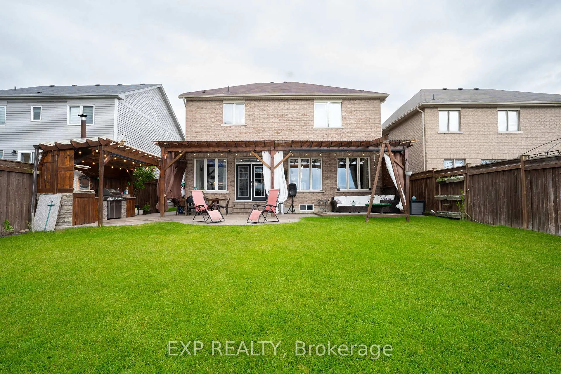 Photo 25 of 8375 Elderberry Drive S, Niagara Falls, Brown — HOMEH
