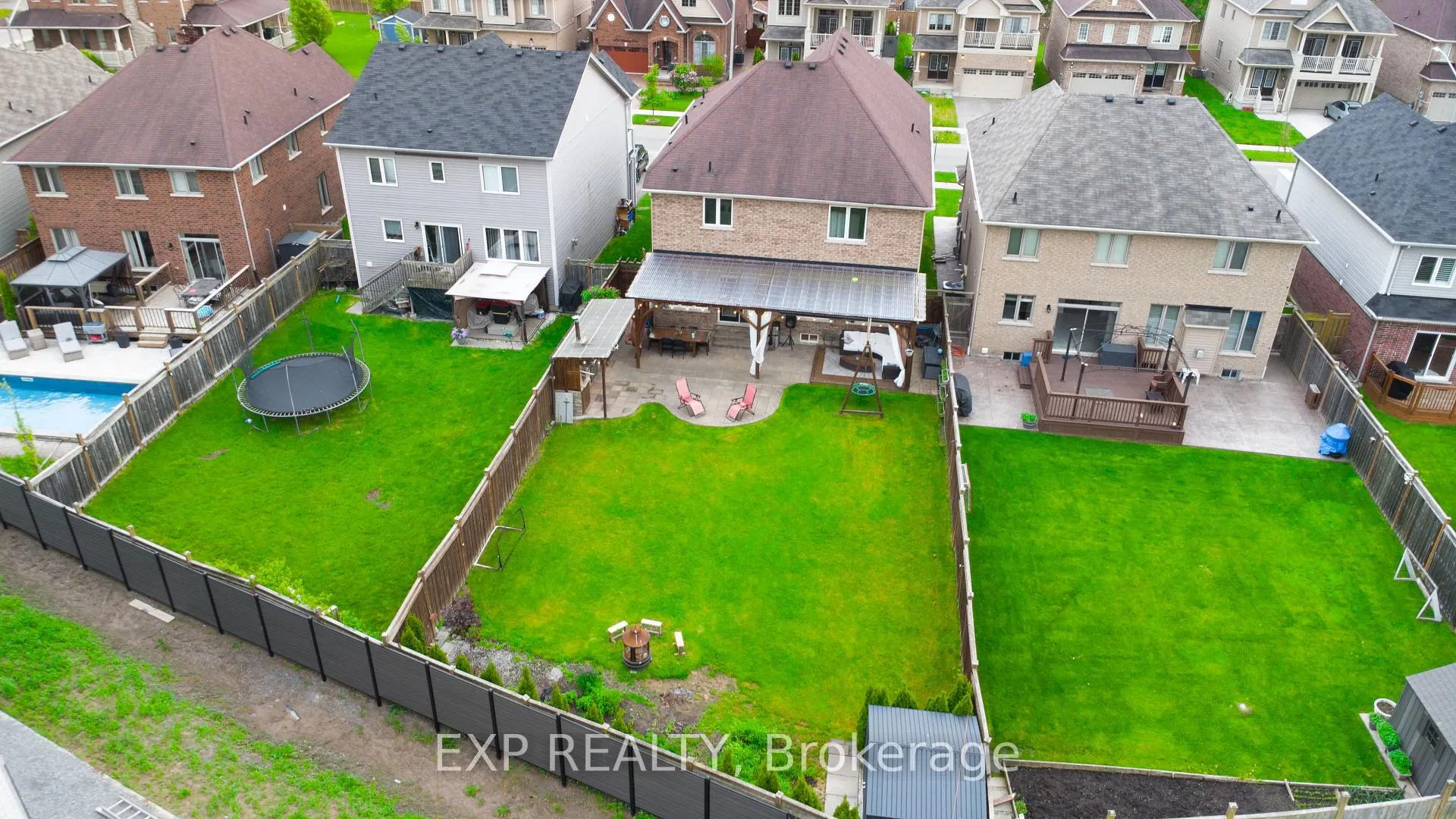 Photo 26 of 8375 Elderberry Drive S, Niagara Falls, Brown — HOMEH