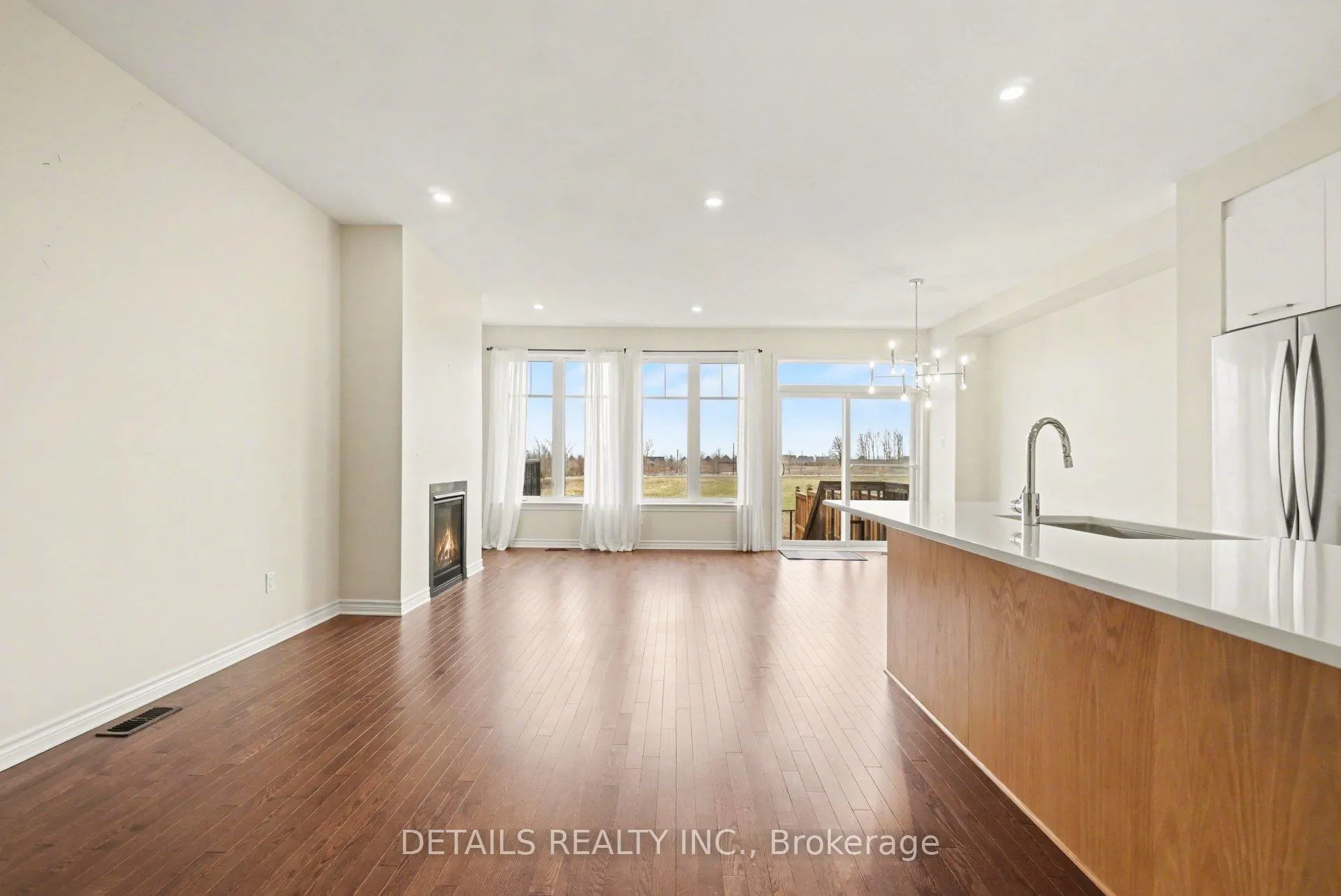 Photo 6 of 355 Mishawashkode Street, Ottawa, Camelot — HOMEH