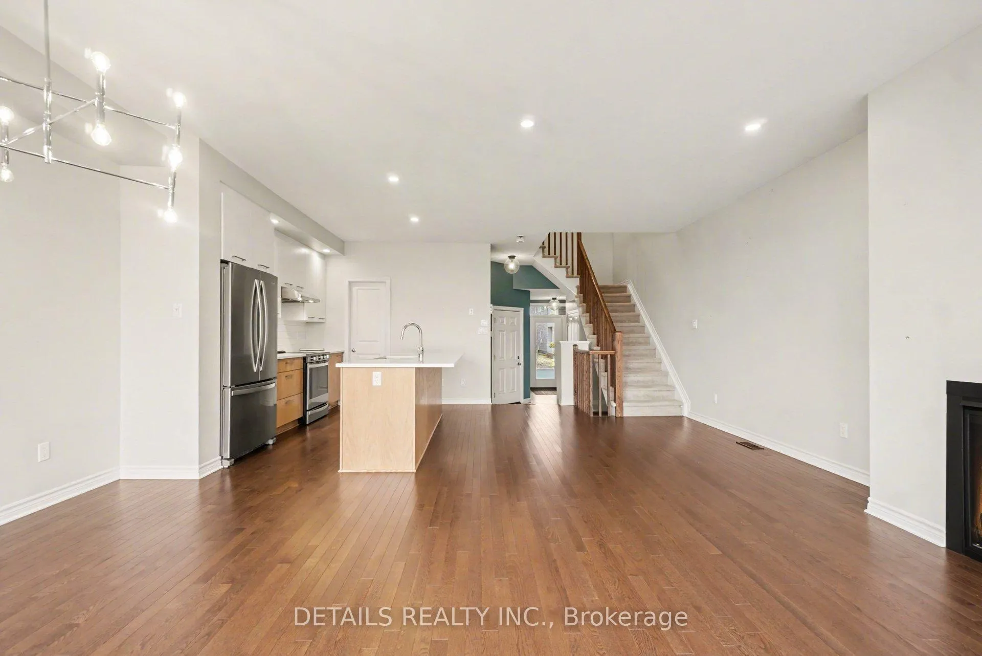 Photo 11 of 355 Mishawashkode Street, Ottawa, Camelot — HOMEH