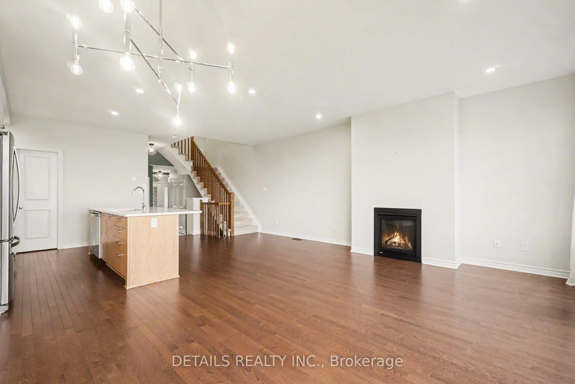 Photo 12 of 355 Mishawashkode Street, Ottawa, Camelot — HOMEH