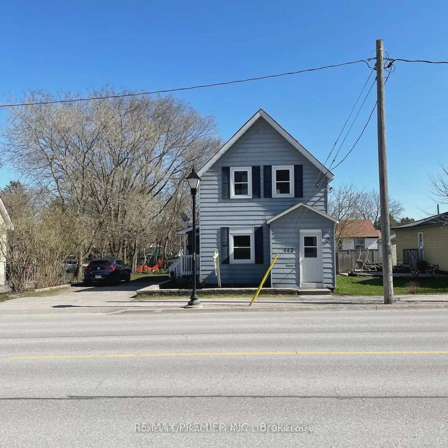 Front of 143 Colborne Street W
