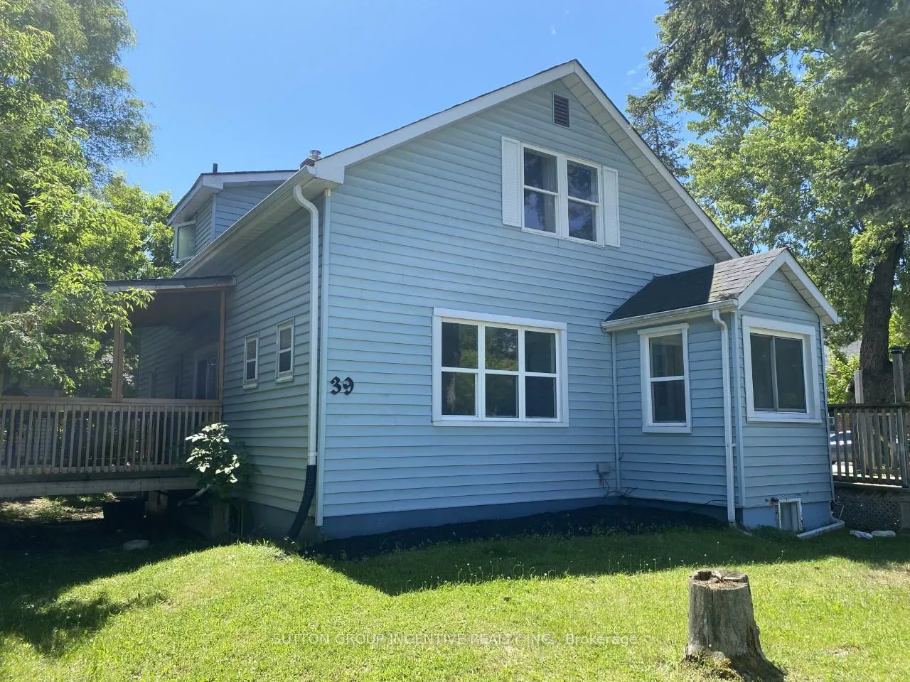 Photo 2 of 39 Donald Street, Barrie, Queen's Park — HOMEH