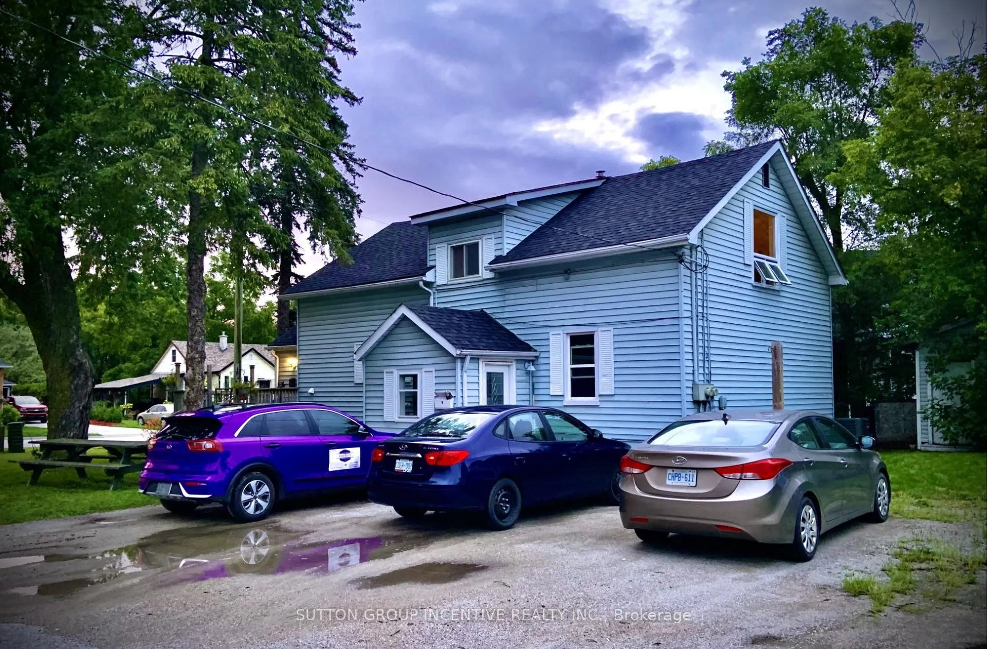Photo 3 of 39 Donald Street, Barrie, Queen's Park — HOMEH