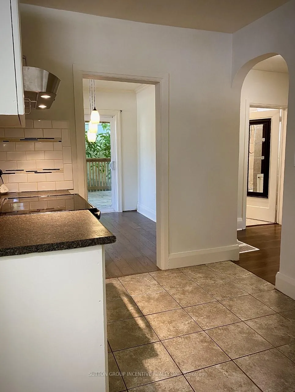 Photo 10 of 39 Donald Street, Barrie, Queen's Park — HOMEH