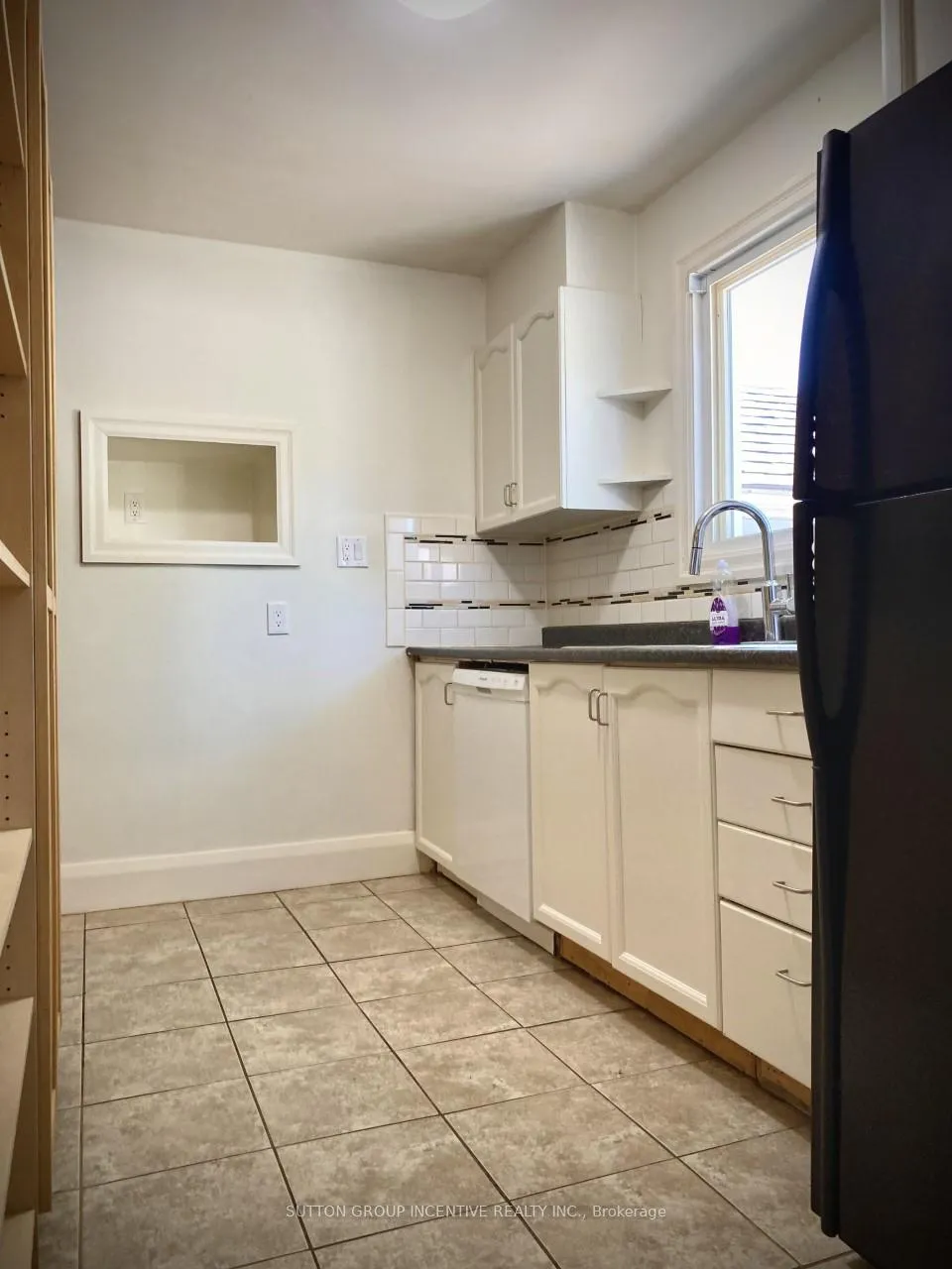 Photo 12 of 39 Donald Street, Barrie, Queen's Park — HOMEH