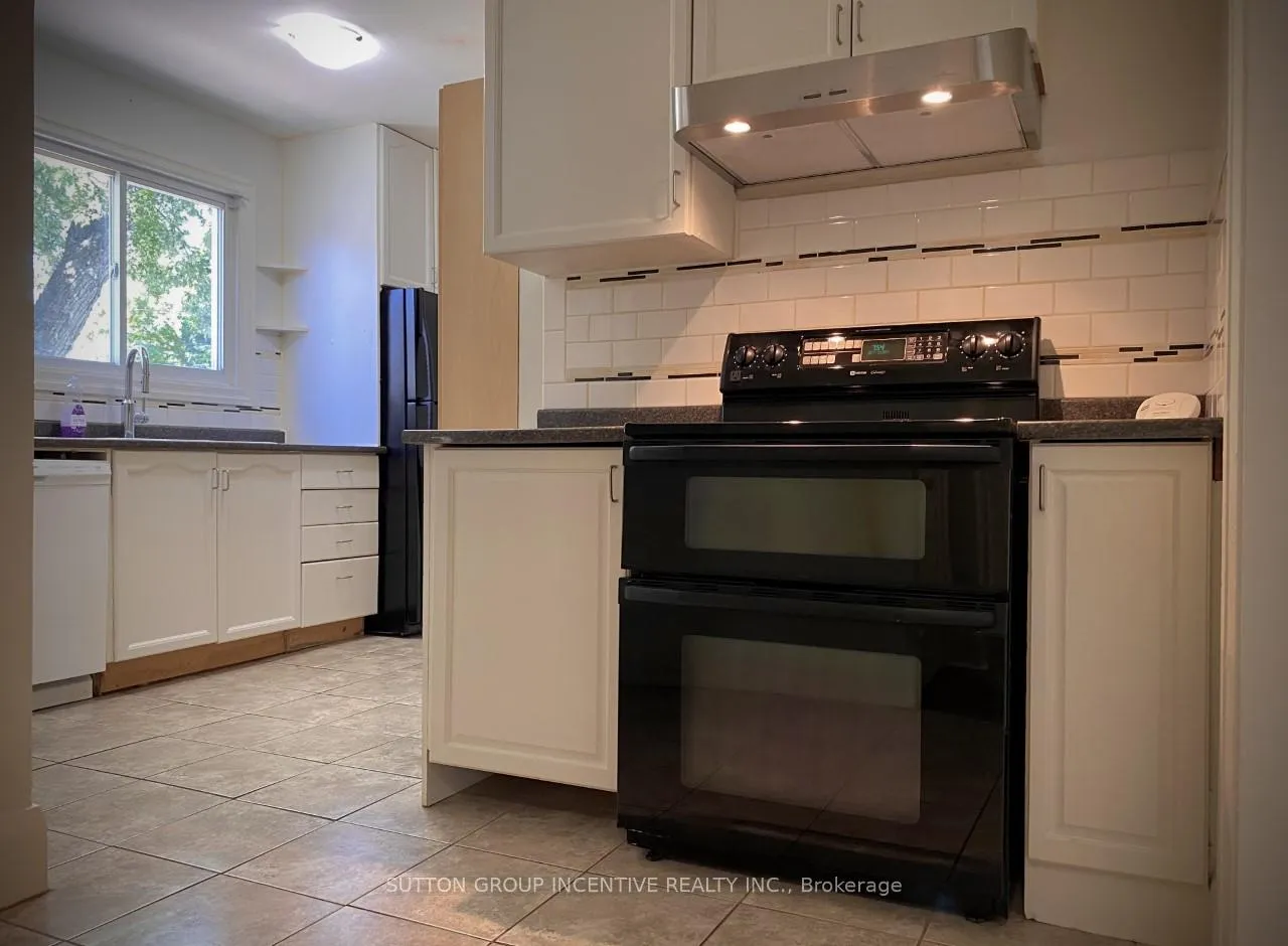 Photo 13 of 39 Donald Street, Barrie, Queen's Park — HOMEH