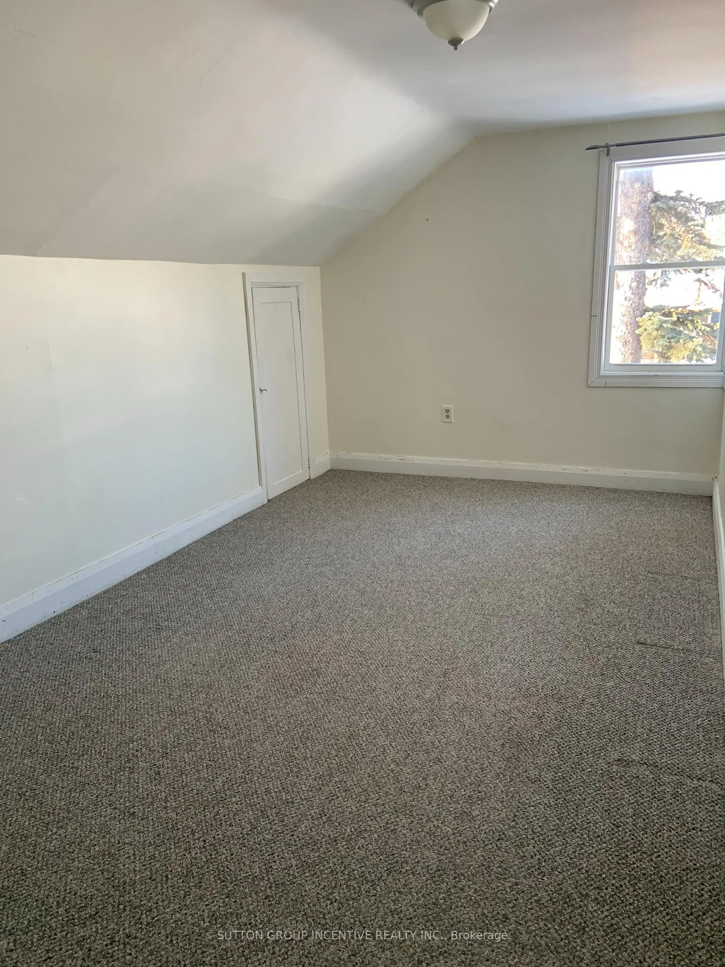 Photo 33 of 39 Donald Street, Barrie, Queen's Park — HOMEH