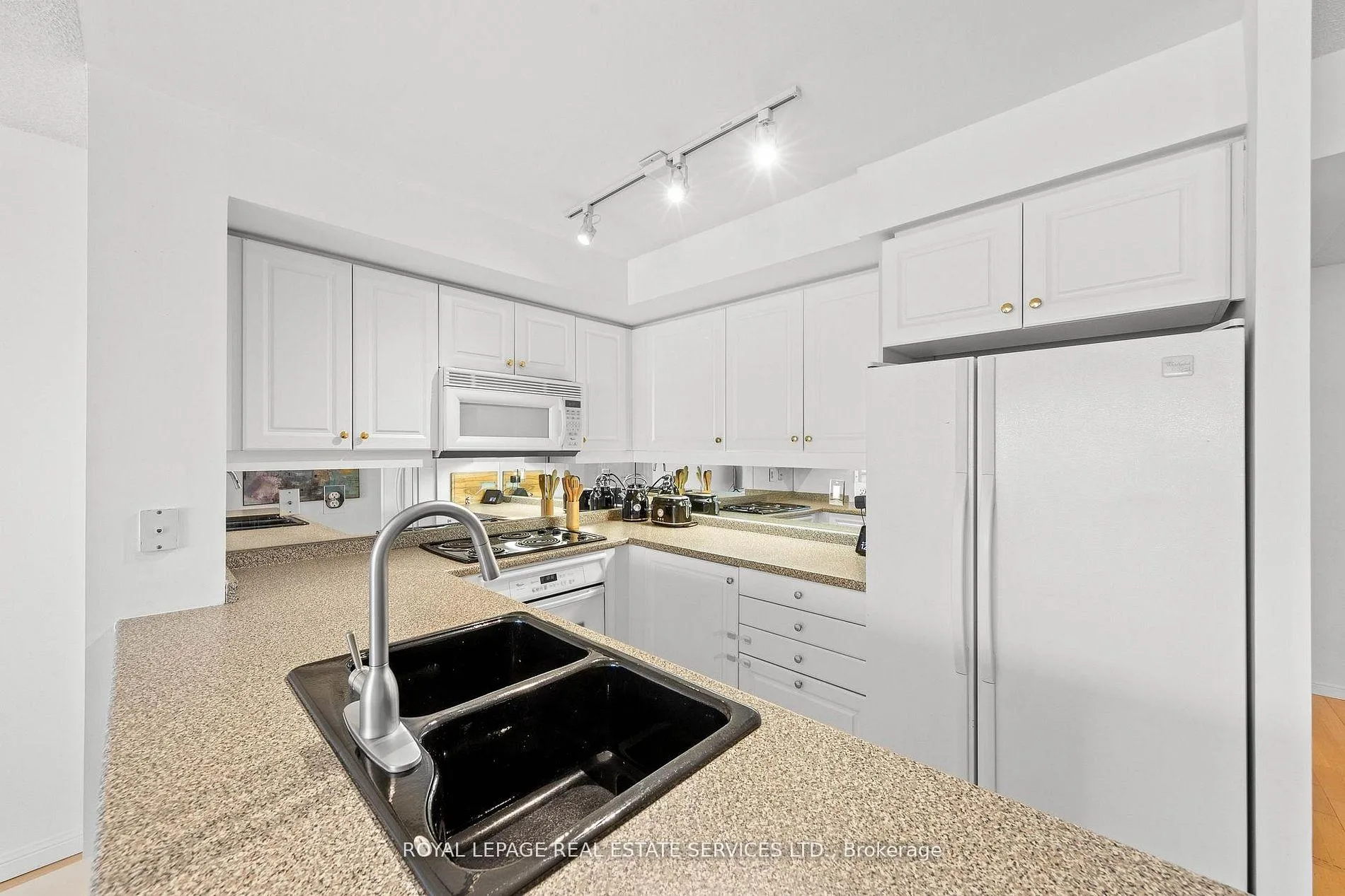 Photo 9 of Unit 606, 18 Wanless Avenue, Toronto, Lawrence Park North — HOMEH
