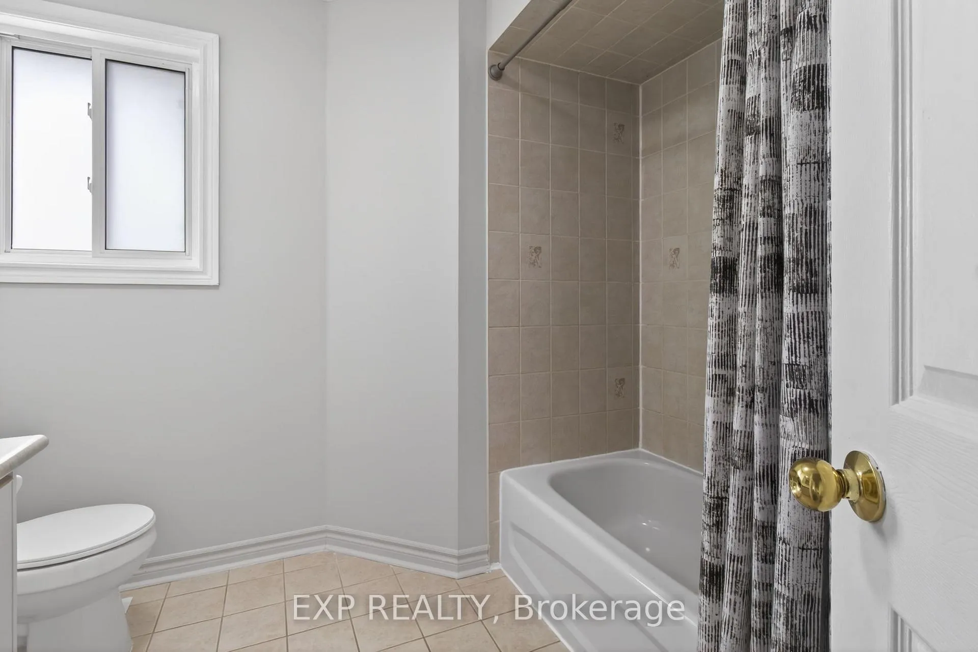 Photo 24 of 65 Dunnett Drive, Barrie, Ardagh — HOMEH