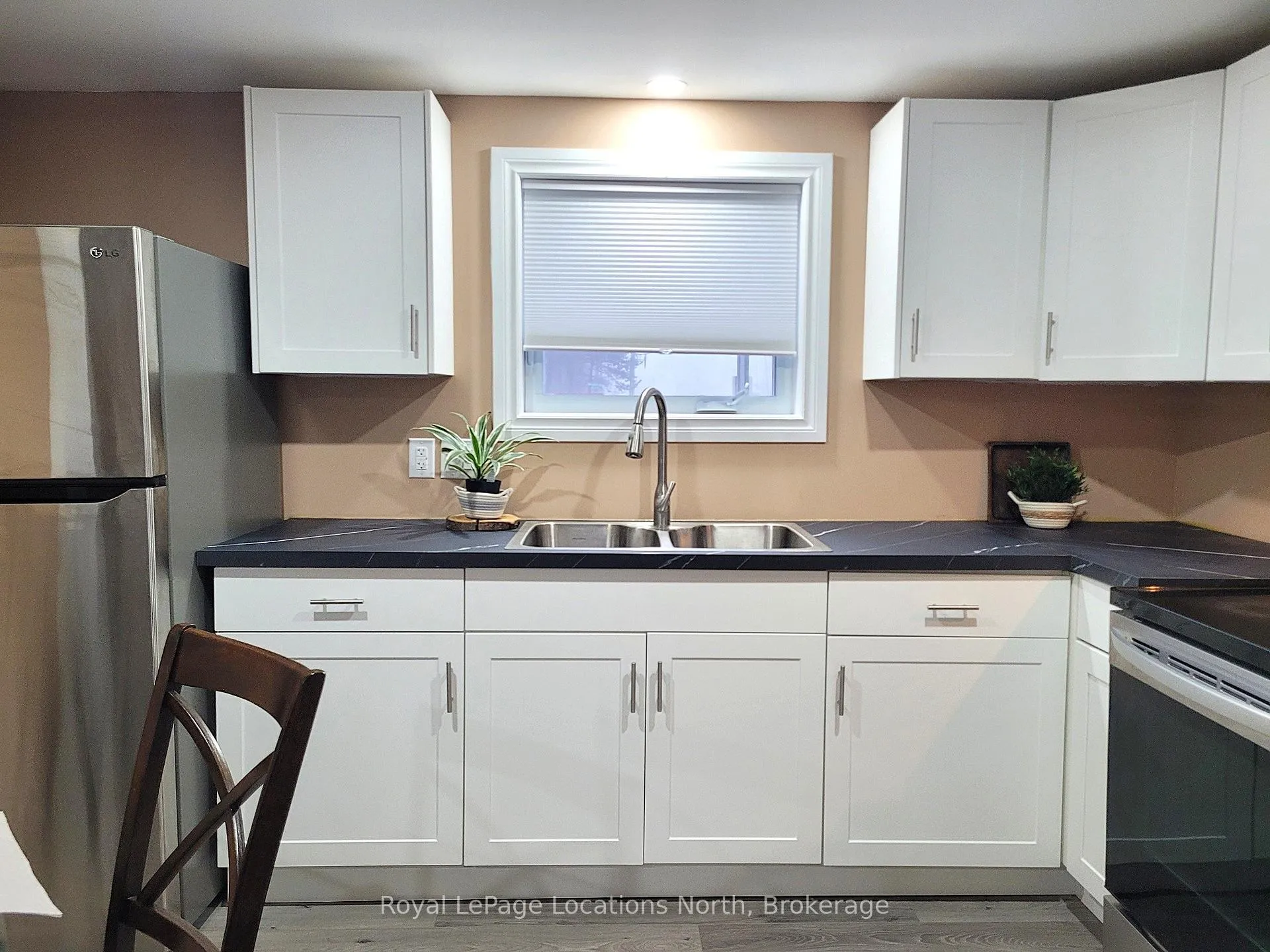 Photo 10 of 2045 River Road W, Wasaga Beach — HOMEH