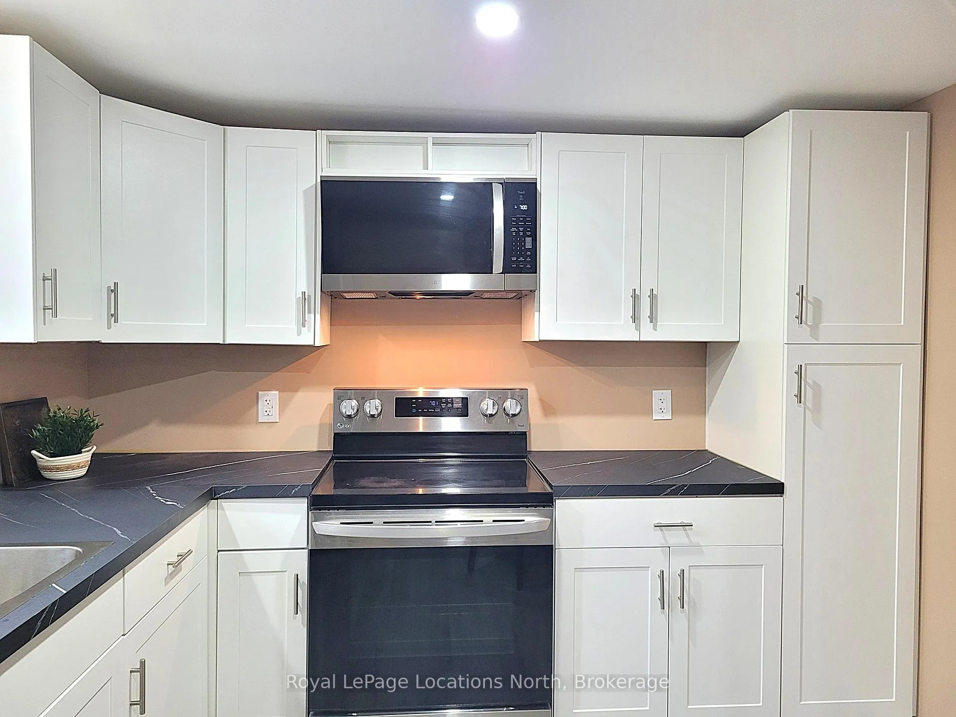 Photo 11 of 2045 River Road W, Wasaga Beach — HOMEH