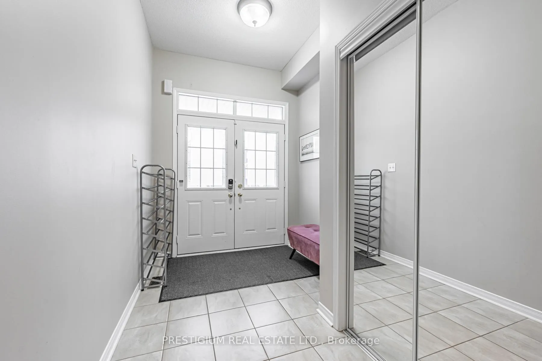 Photo 2 of 25 White Beach Crescent, Vaughan, Patterson — HOMEH