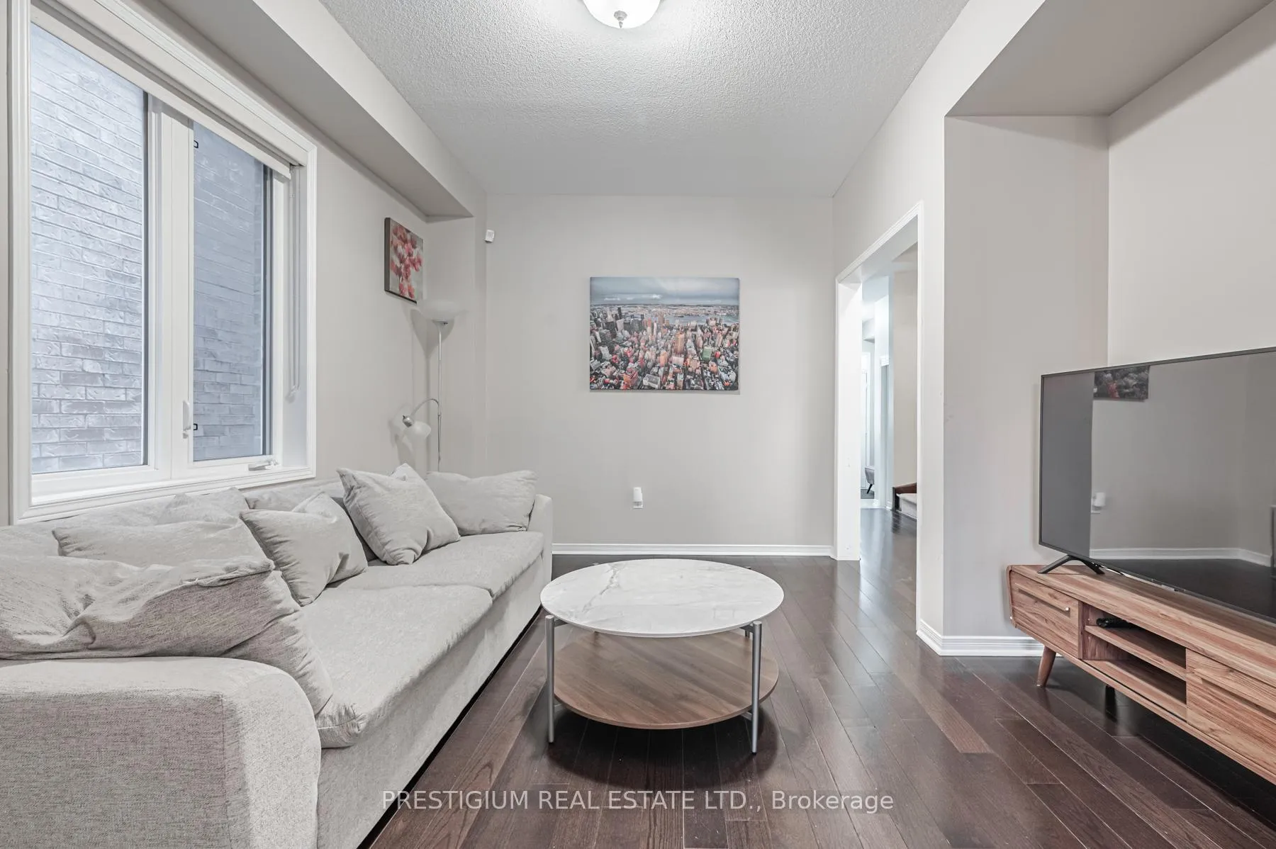 Photo 3 of 25 White Beach Crescent, Vaughan, Patterson — HOMEH