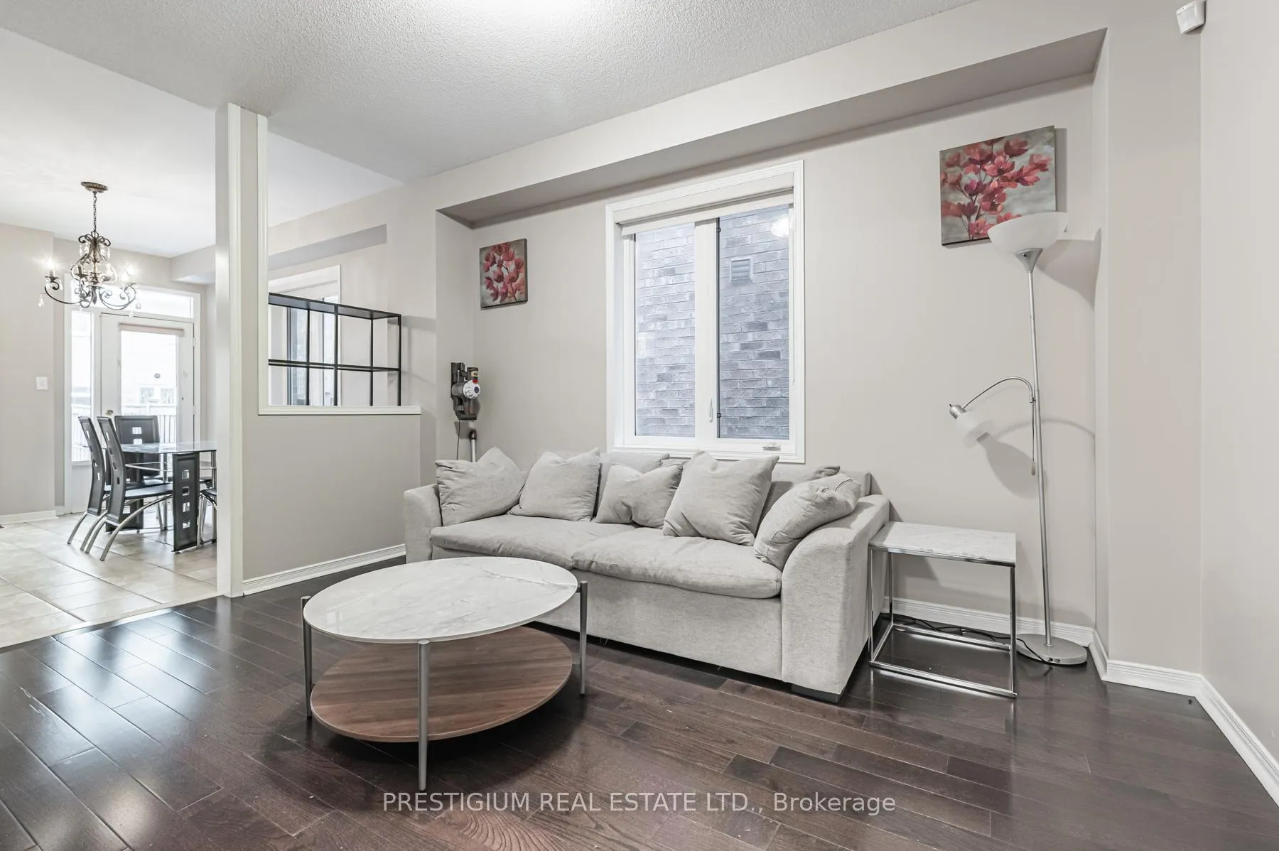 Photo 4 of 25 White Beach Crescent, Vaughan, Patterson — HOMEH