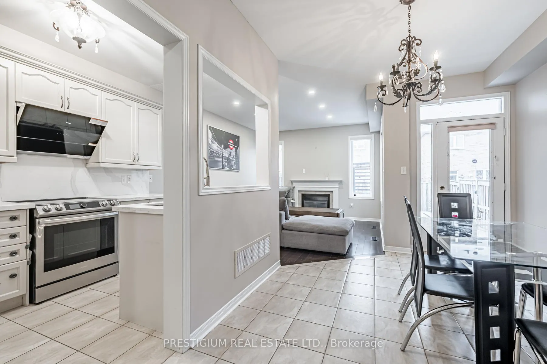 Photo 5 of 25 White Beach Crescent, Vaughan, Patterson — HOMEH