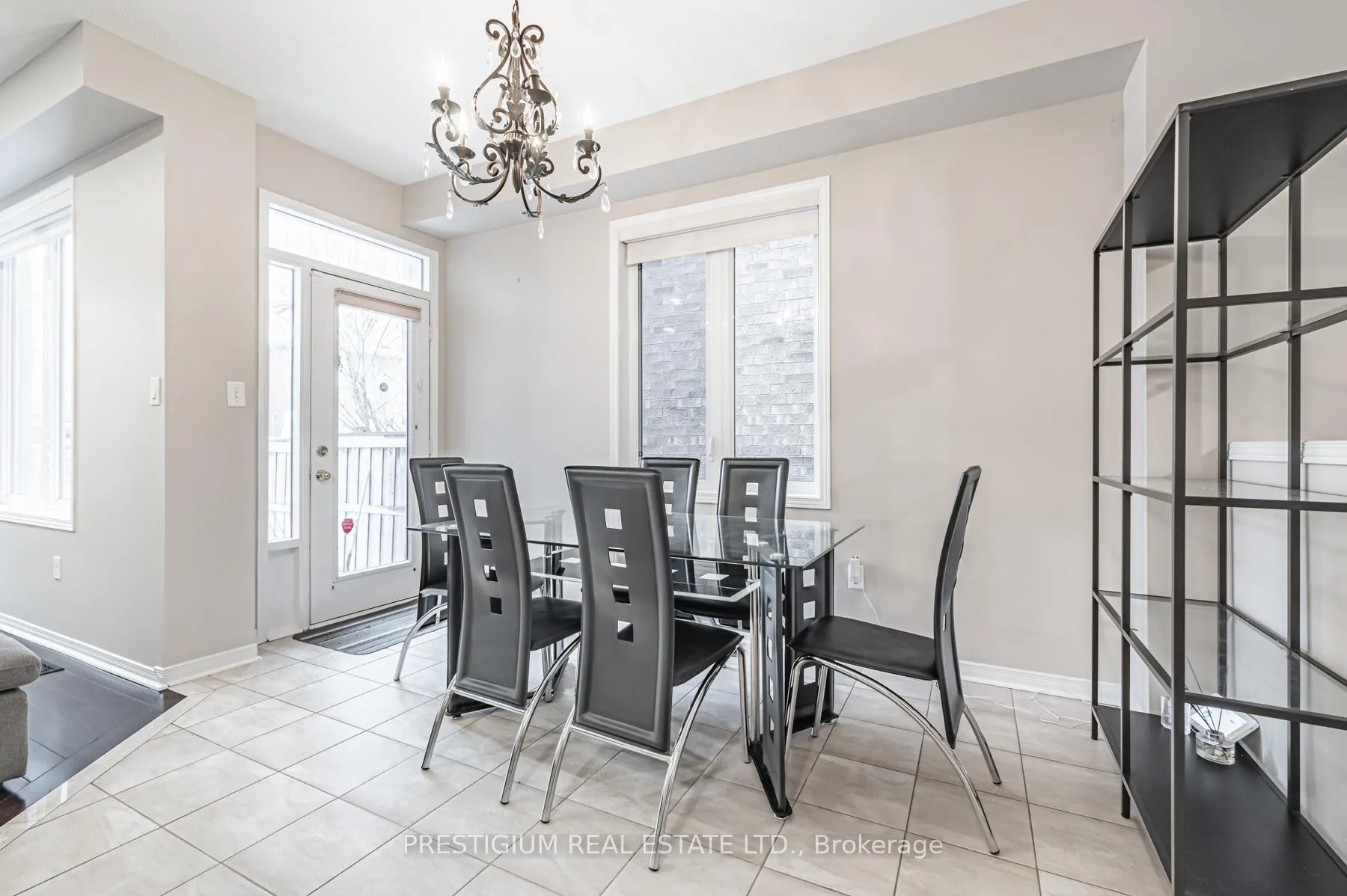 Photo 6 of 25 White Beach Crescent, Vaughan, Patterson — HOMEH