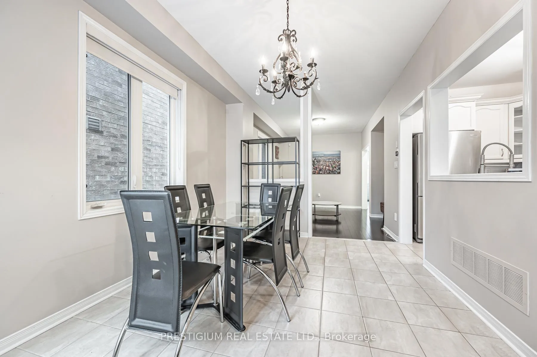 Photo 7 of 25 White Beach Crescent, Vaughan, Patterson — HOMEH