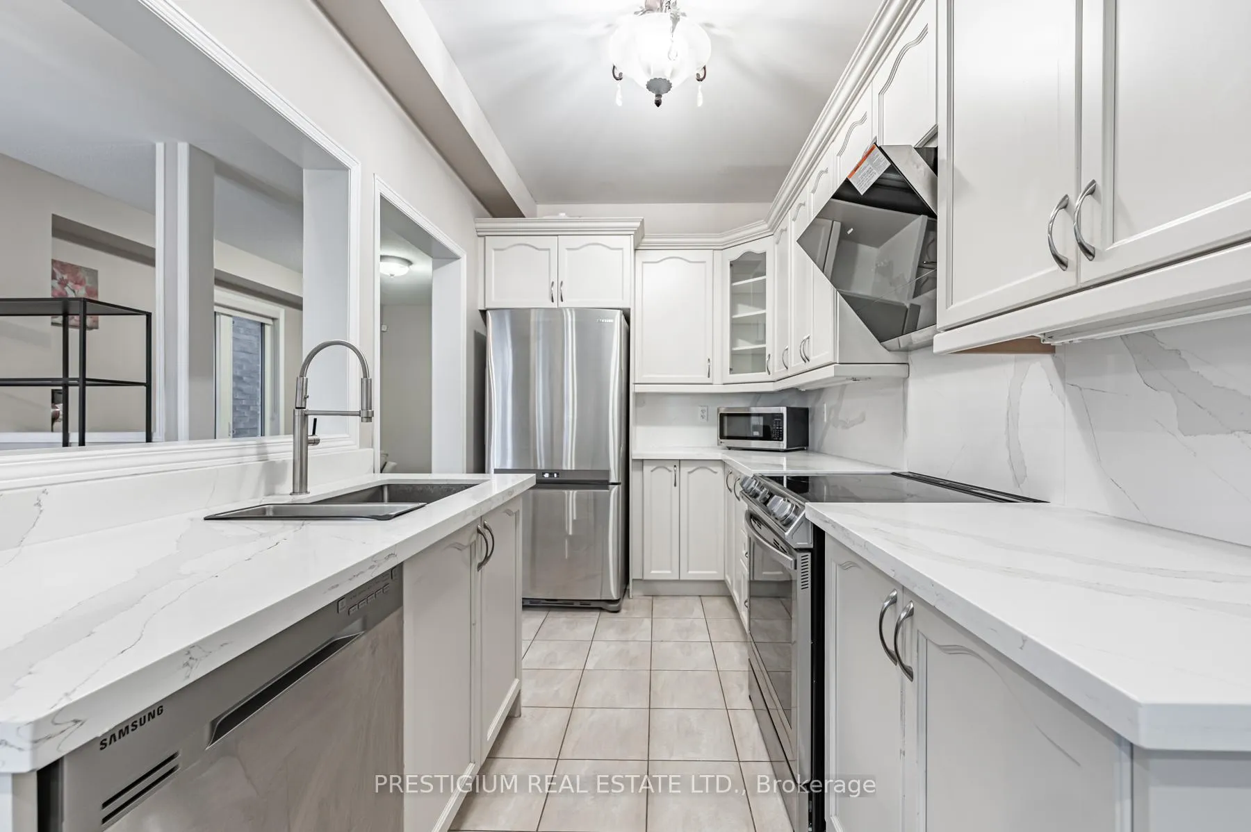 Photo 8 of 25 White Beach Crescent, Vaughan, Patterson — HOMEH