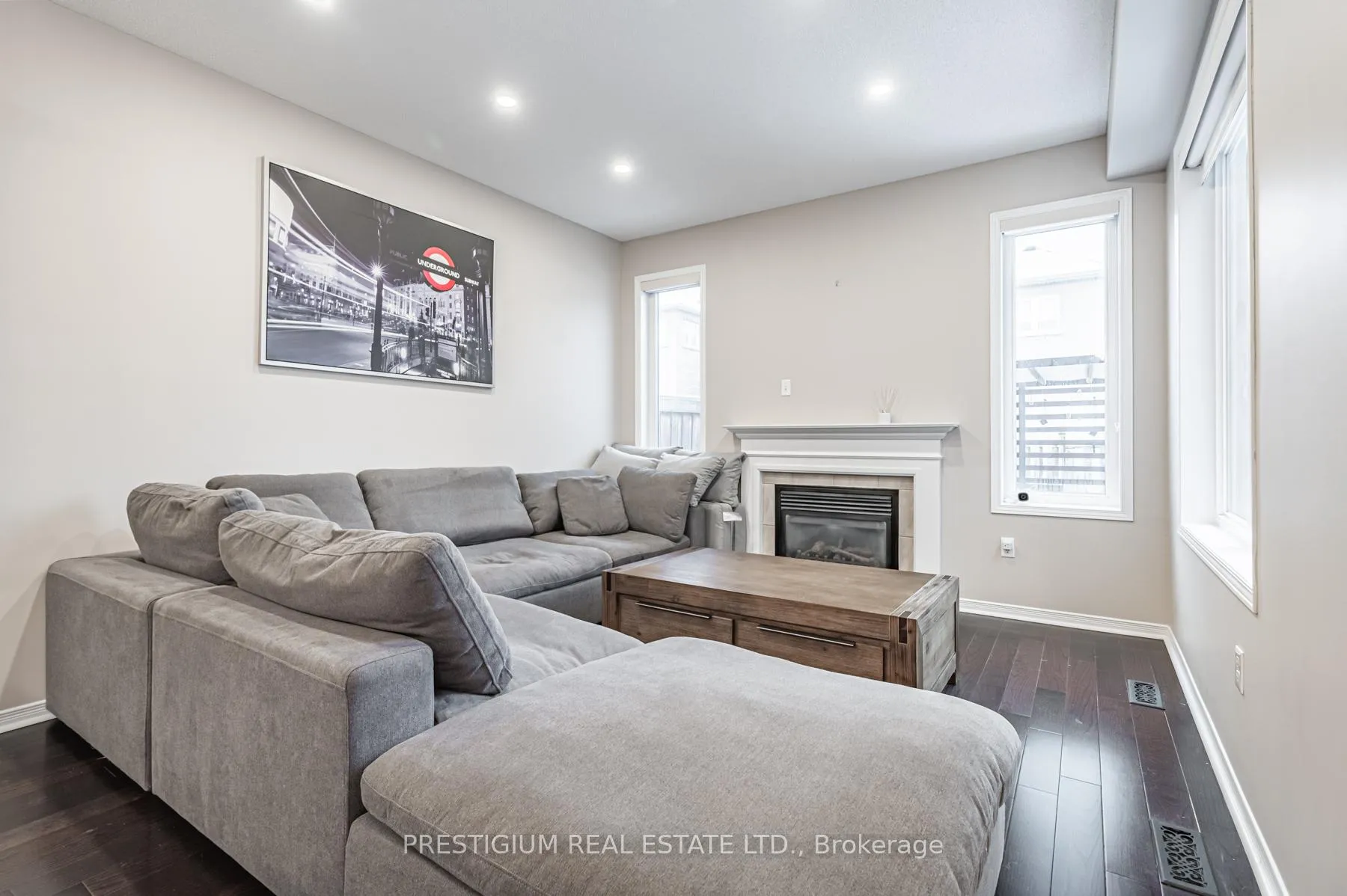 Photo 10 of 25 White Beach Crescent, Vaughan, Patterson — HOMEH
