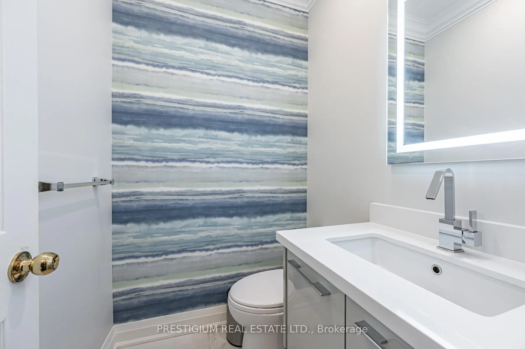 Photo 12 of 25 White Beach Crescent, Vaughan, Patterson — HOMEH
