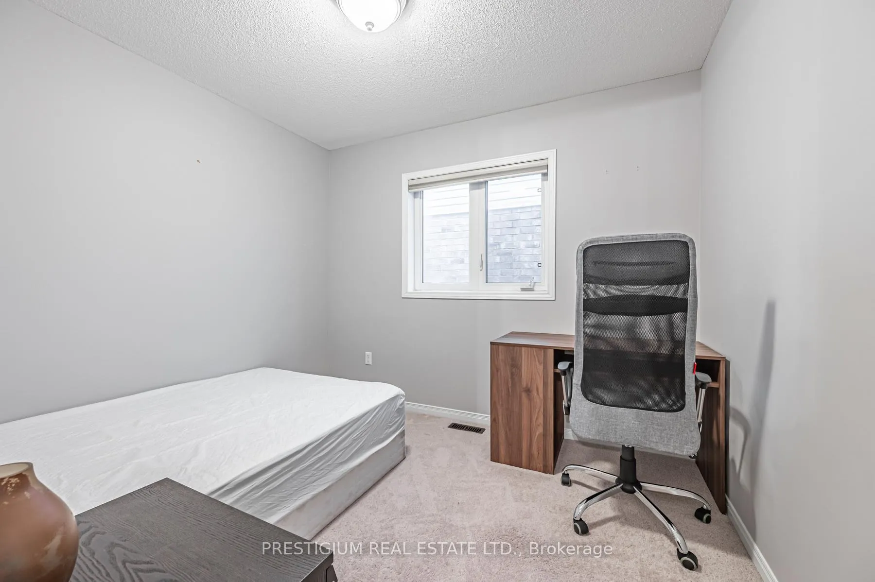 Photo 20 of 25 White Beach Crescent, Vaughan, Patterson — HOMEH