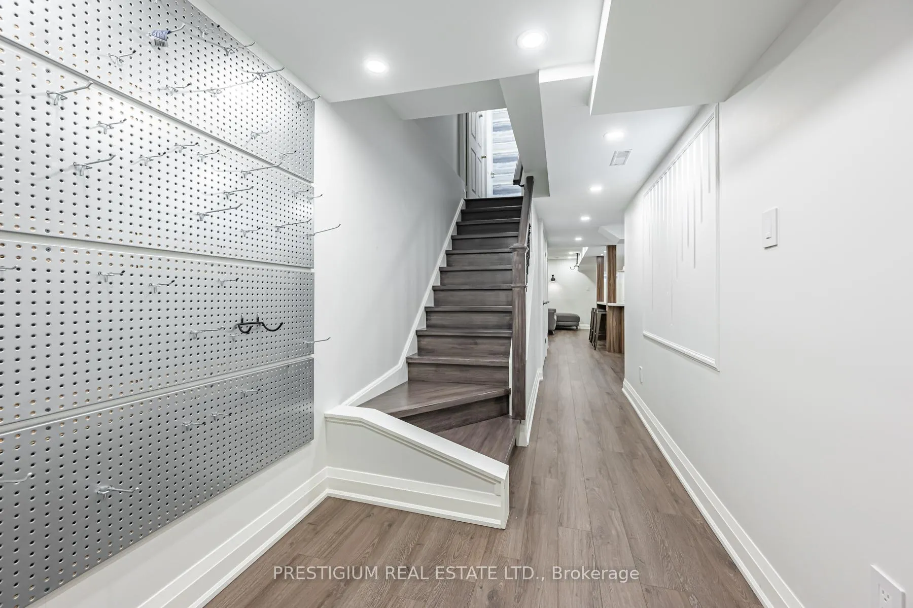 Photo 29 of 25 White Beach Crescent, Vaughan, Patterson — HOMEH
