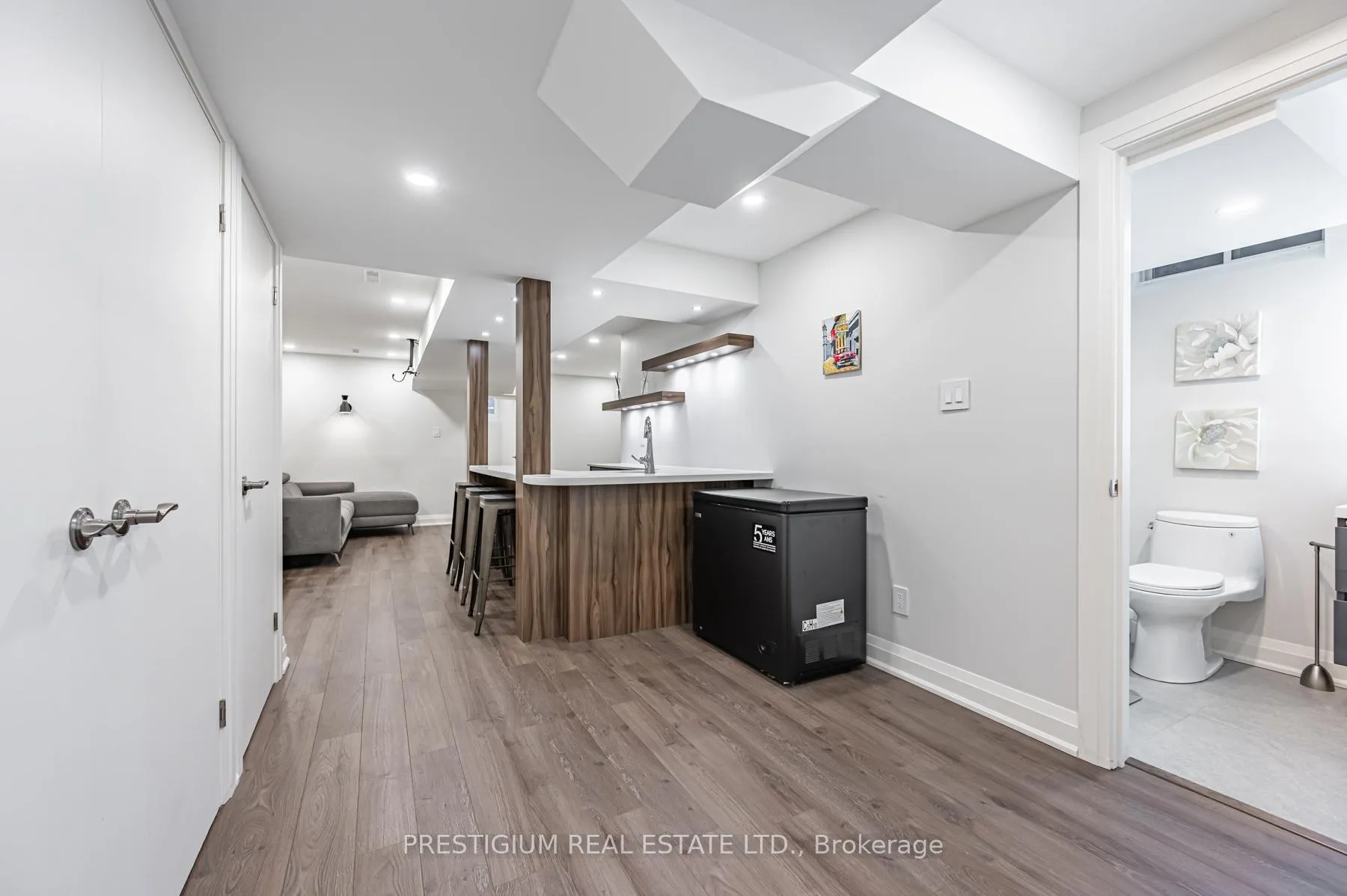 Photo 30 of 25 White Beach Crescent, Vaughan, Patterson — HOMEH
