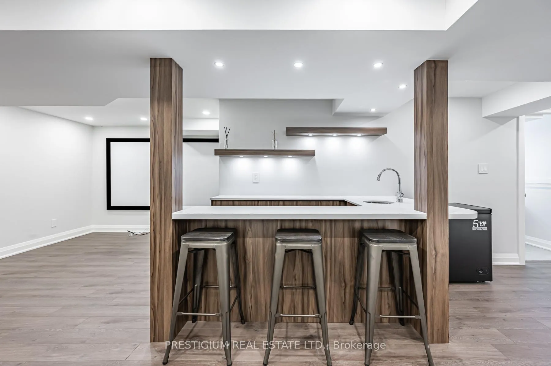 Photo 31 of 25 White Beach Crescent, Vaughan, Patterson — HOMEH